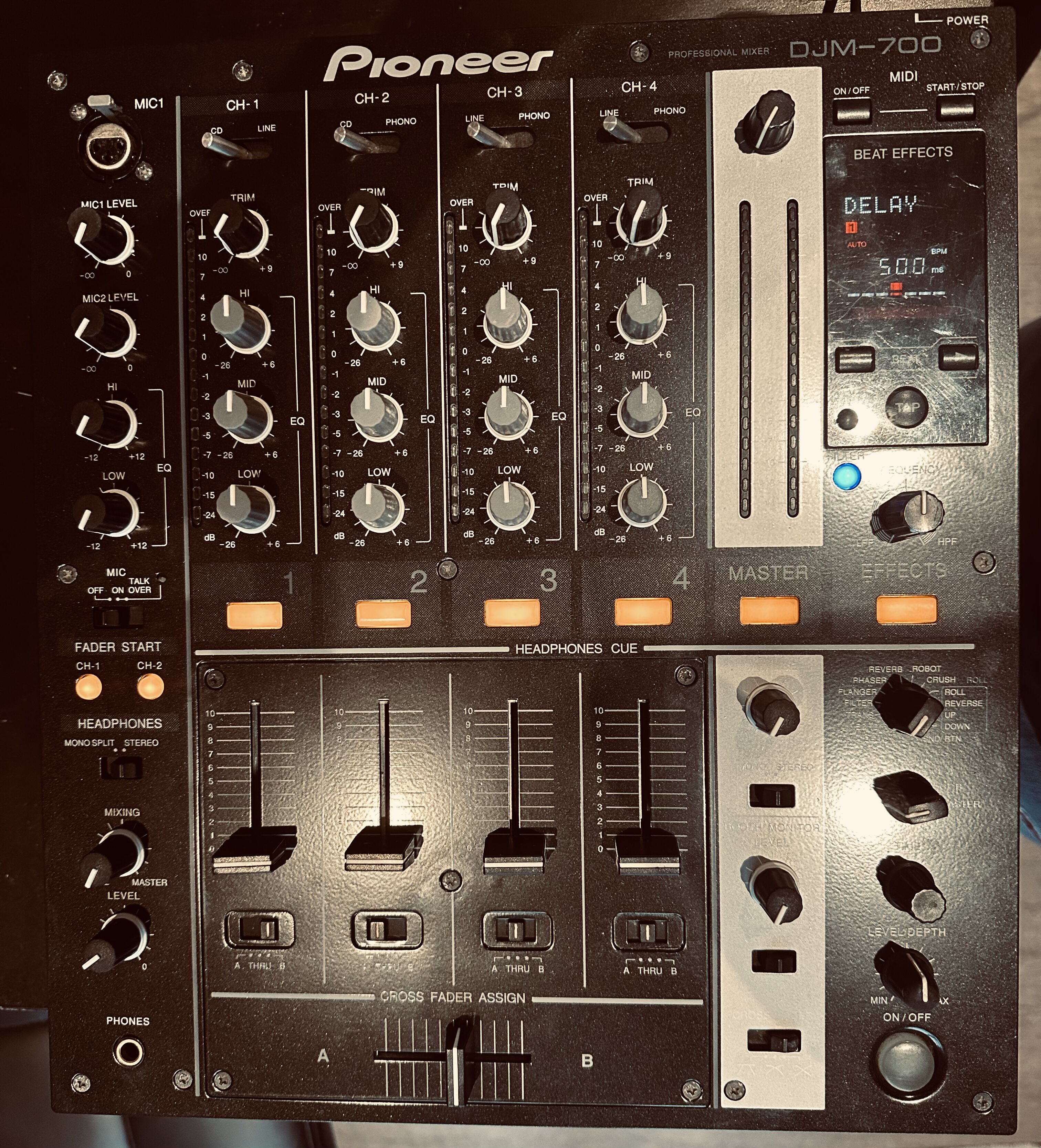 DJM-700 - Pioneer DJM-700 - Audiofanzine DJM-700 - Pioneer DJM-700 - Audiofanzine