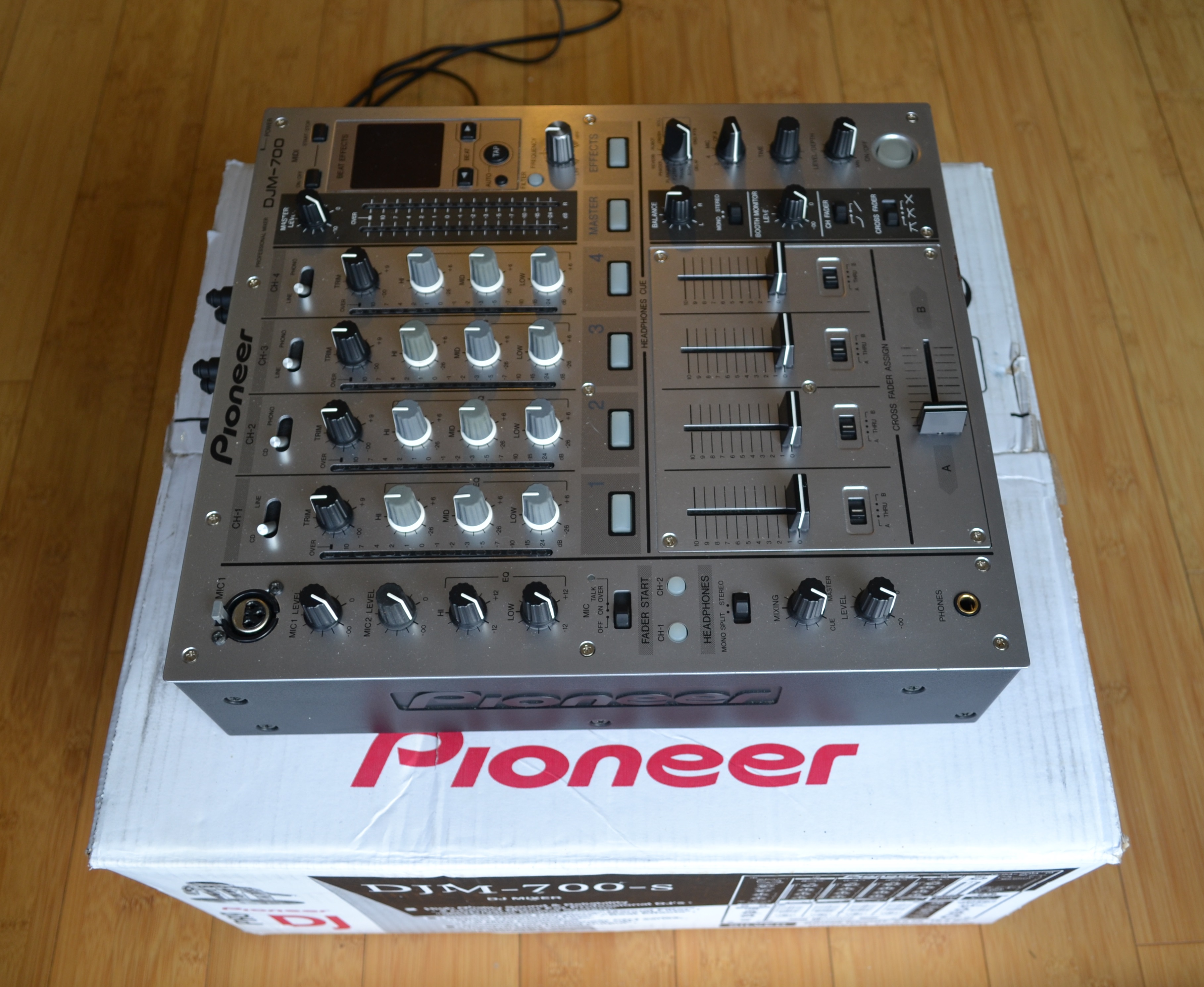 Pioneer DJM-700-K image (#1711494) - Audiofanzine