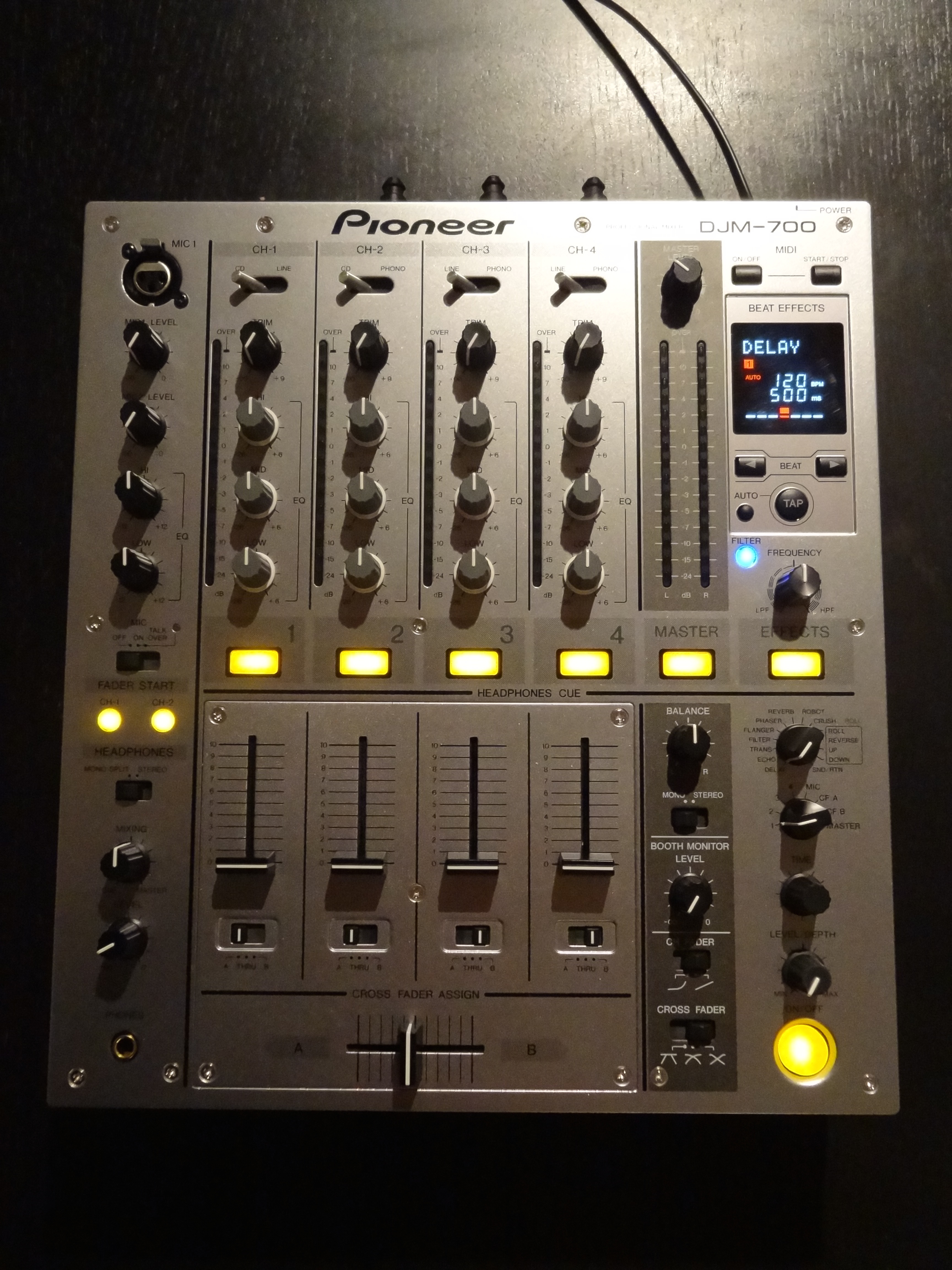 Photo Pioneer DJM-700-S : Pioneer DJM-700-S (44799) (#1487974