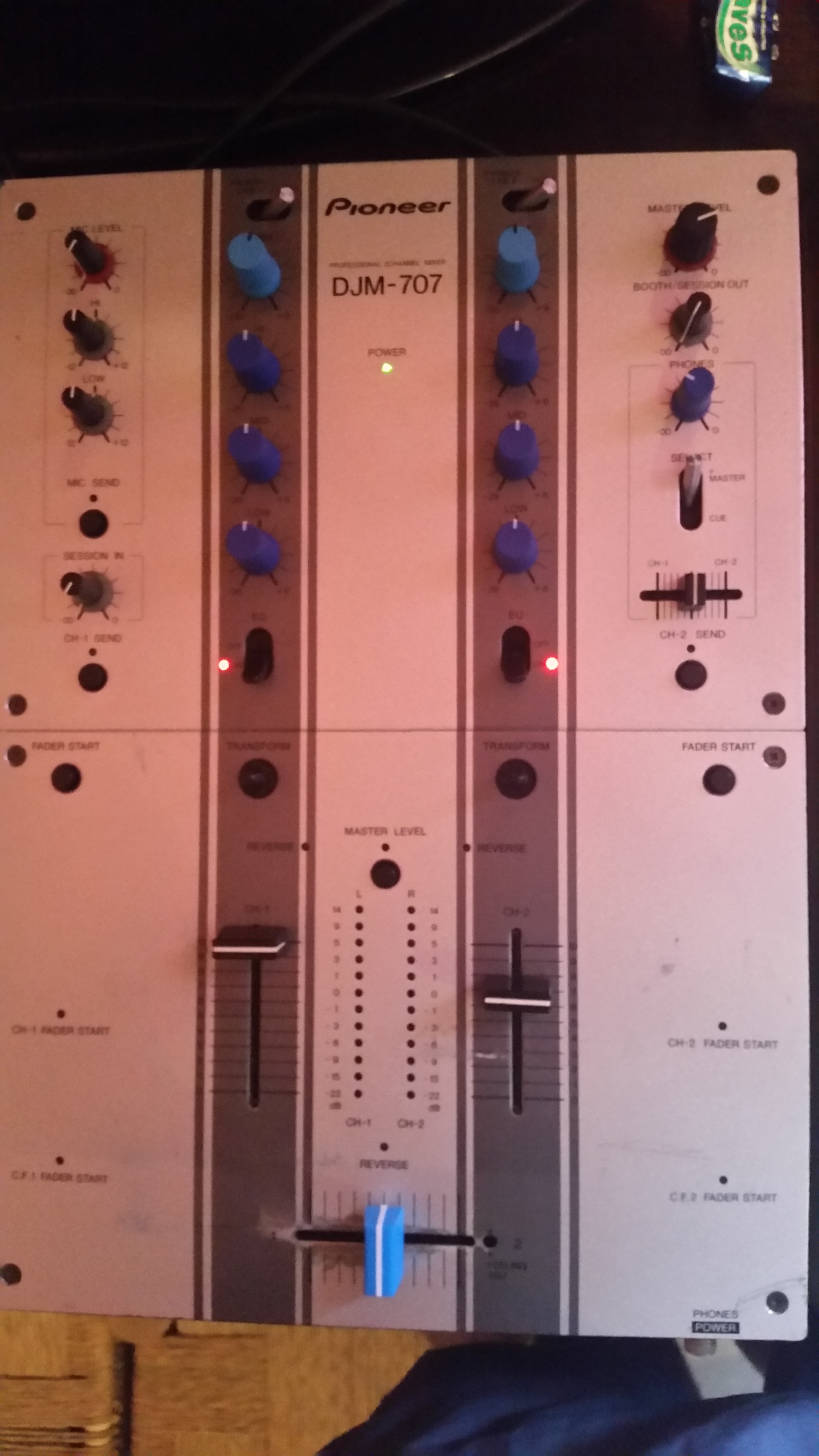 table de mixage pioneer djm 909