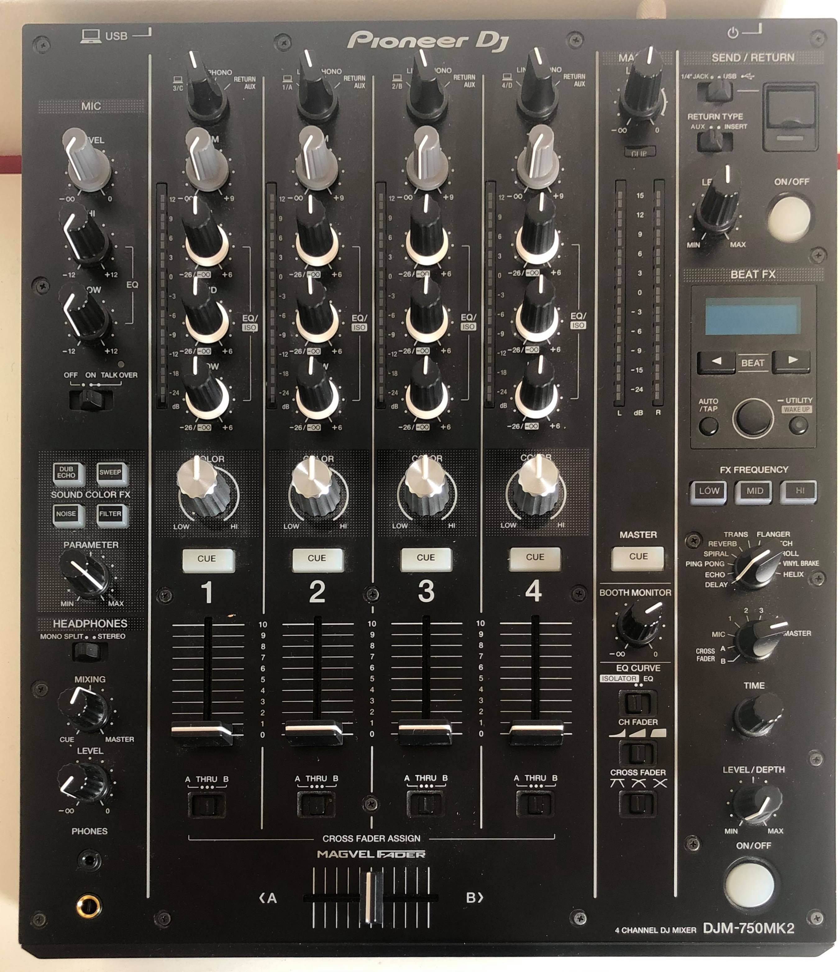 DJM750 MKII Pioneer DJM750 MKII Audiofanzine