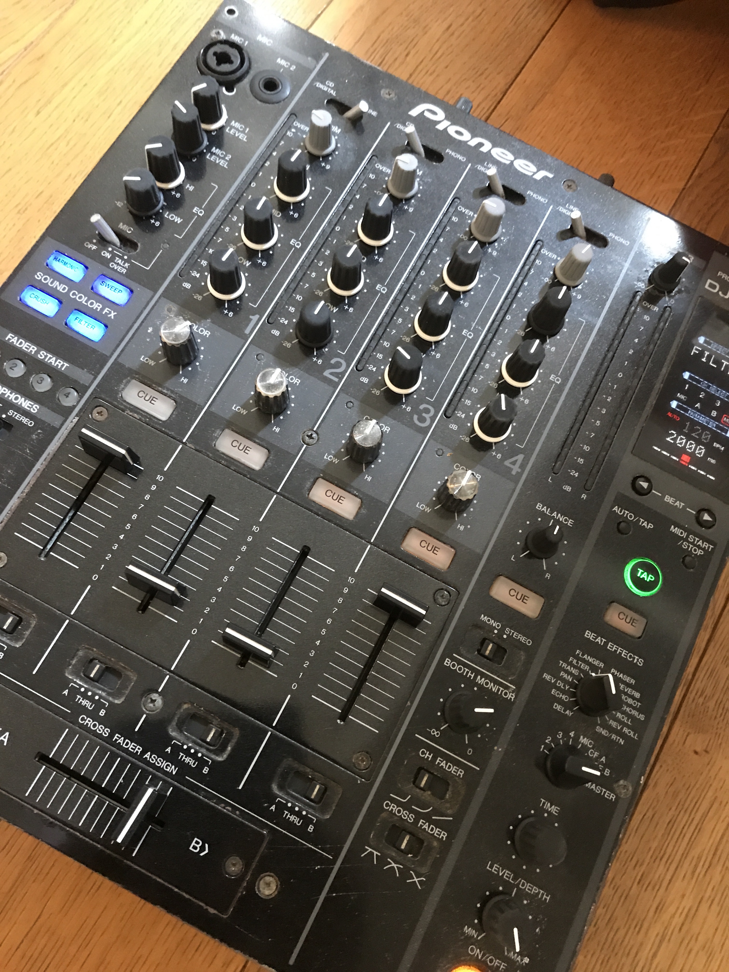 Photo Pioneer DJM800 Pioneer DJM800 (82409) (1819091) Audiofanzine