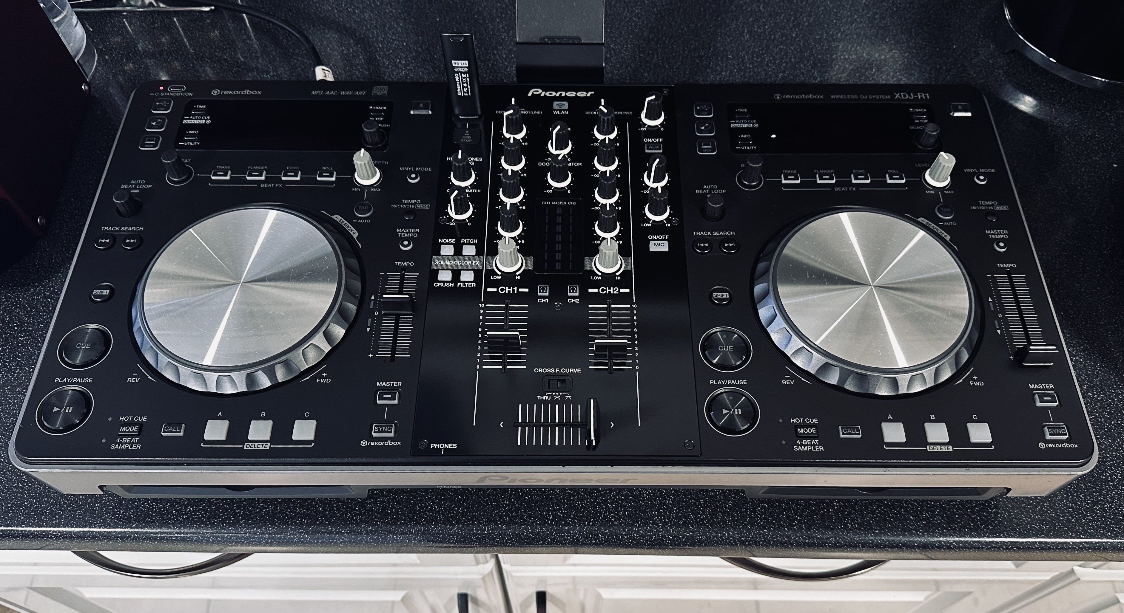 Pioneer Dj - Contrôleur DJ XDJ-R1 - Tables de mixage - Rue du Commerce