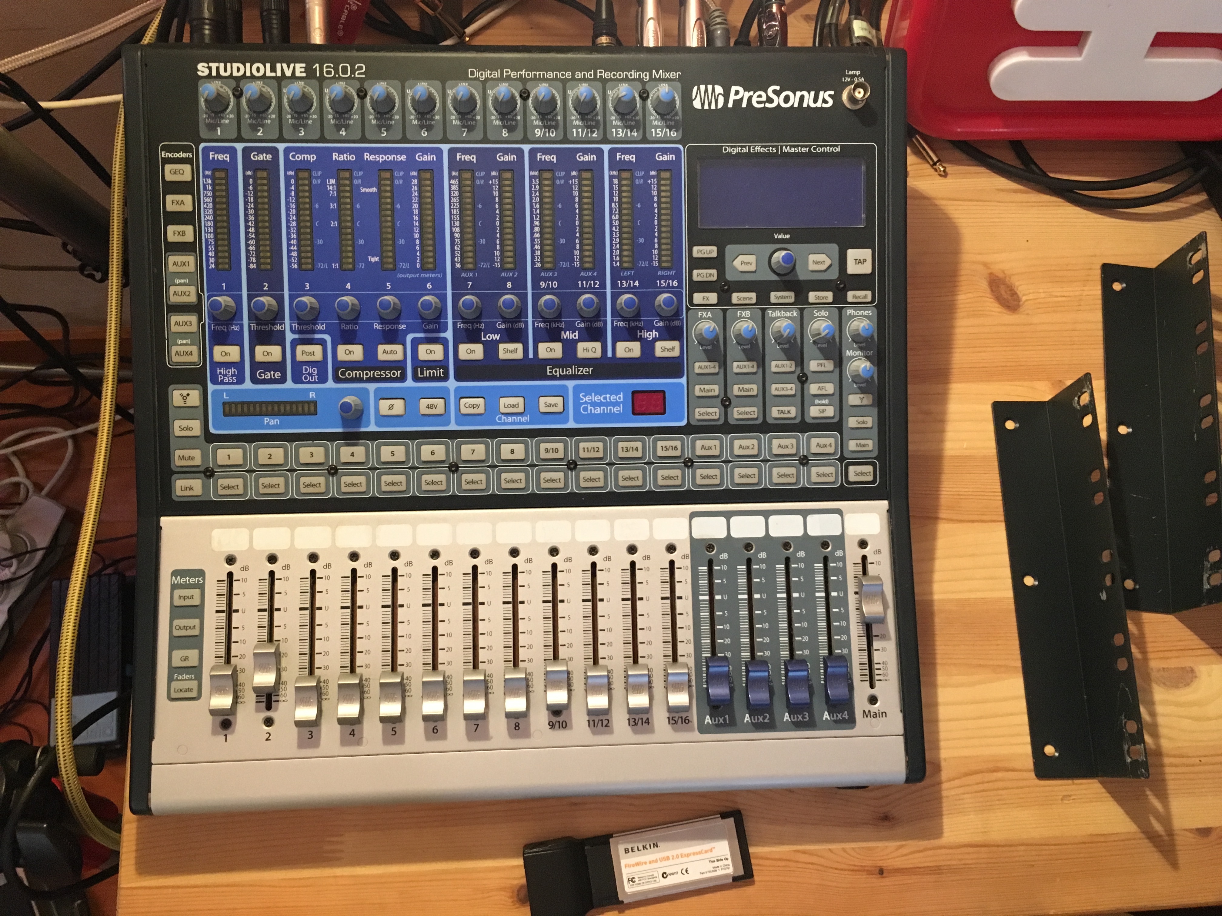 Presonus 16.0.2 + ExpressCard Firewire/USB 2 compatible + cornières de