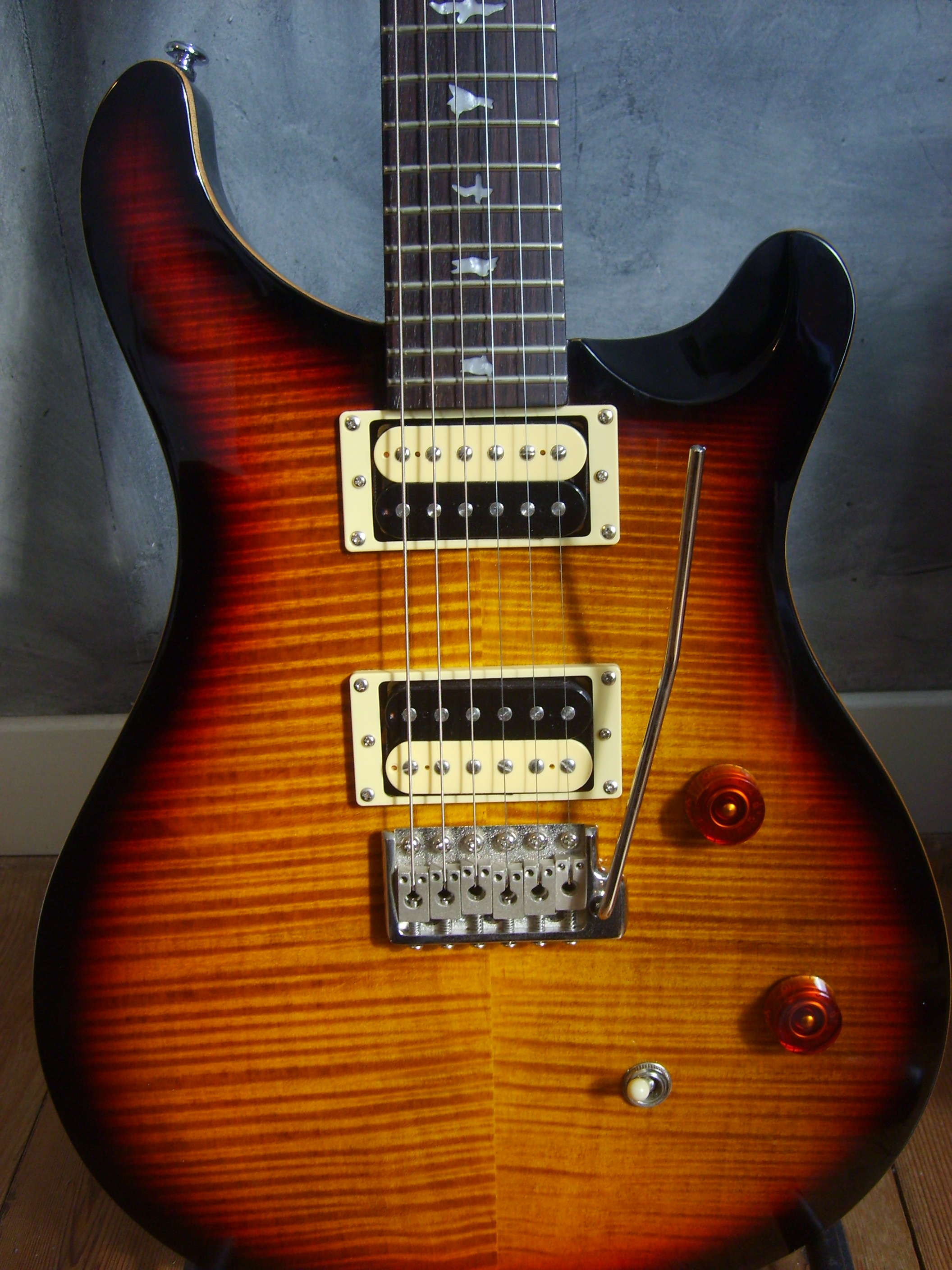 Photo PRS SE Custom 24 - Tri-Color Sunburst : PRS SE Custom 24 - Tri ...