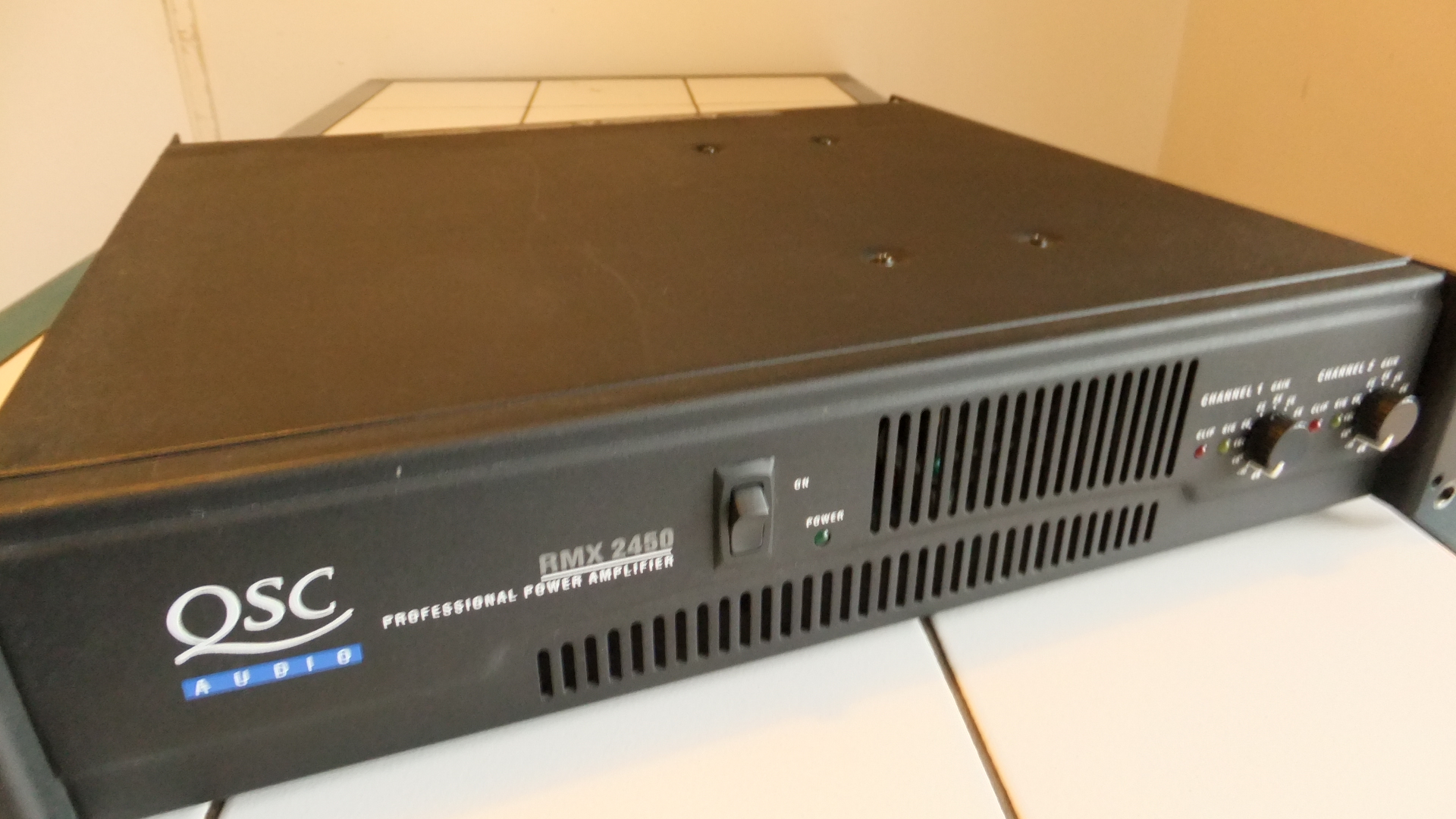 ampli-sono-qsc-rmx-2450