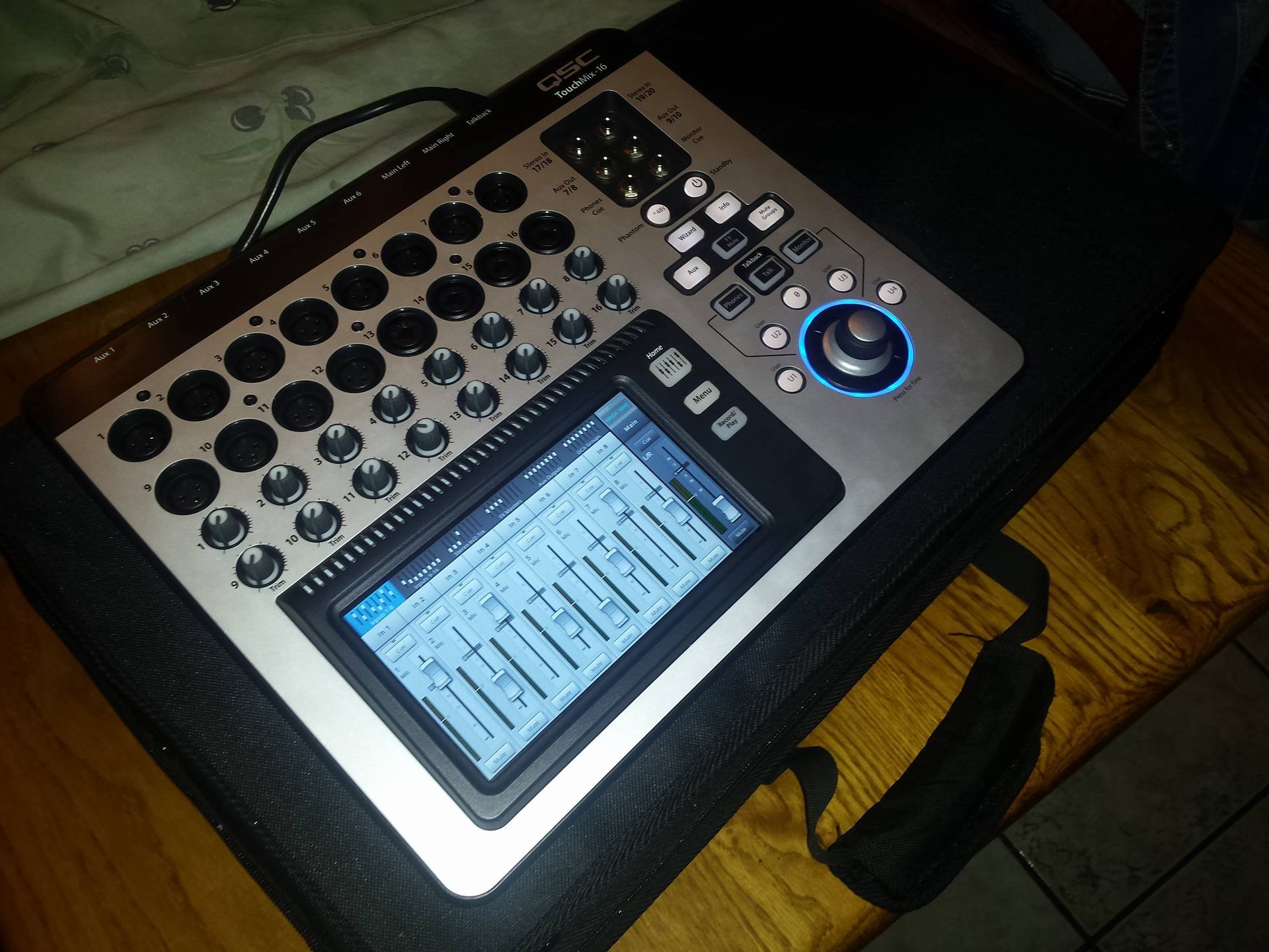 QSC TouchMix-16 image (#1576051) - Audiofanzine