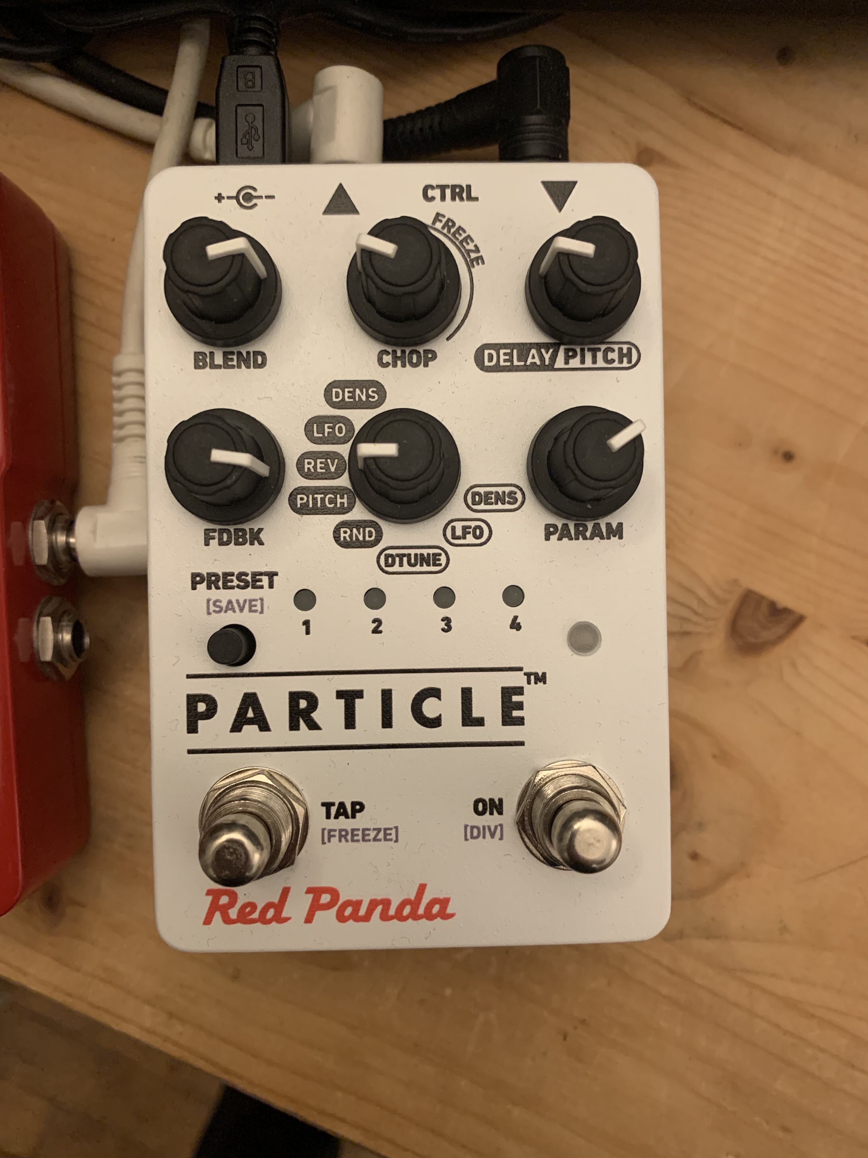 Particle V2 Red Panda Particle V2 Audiofanzine