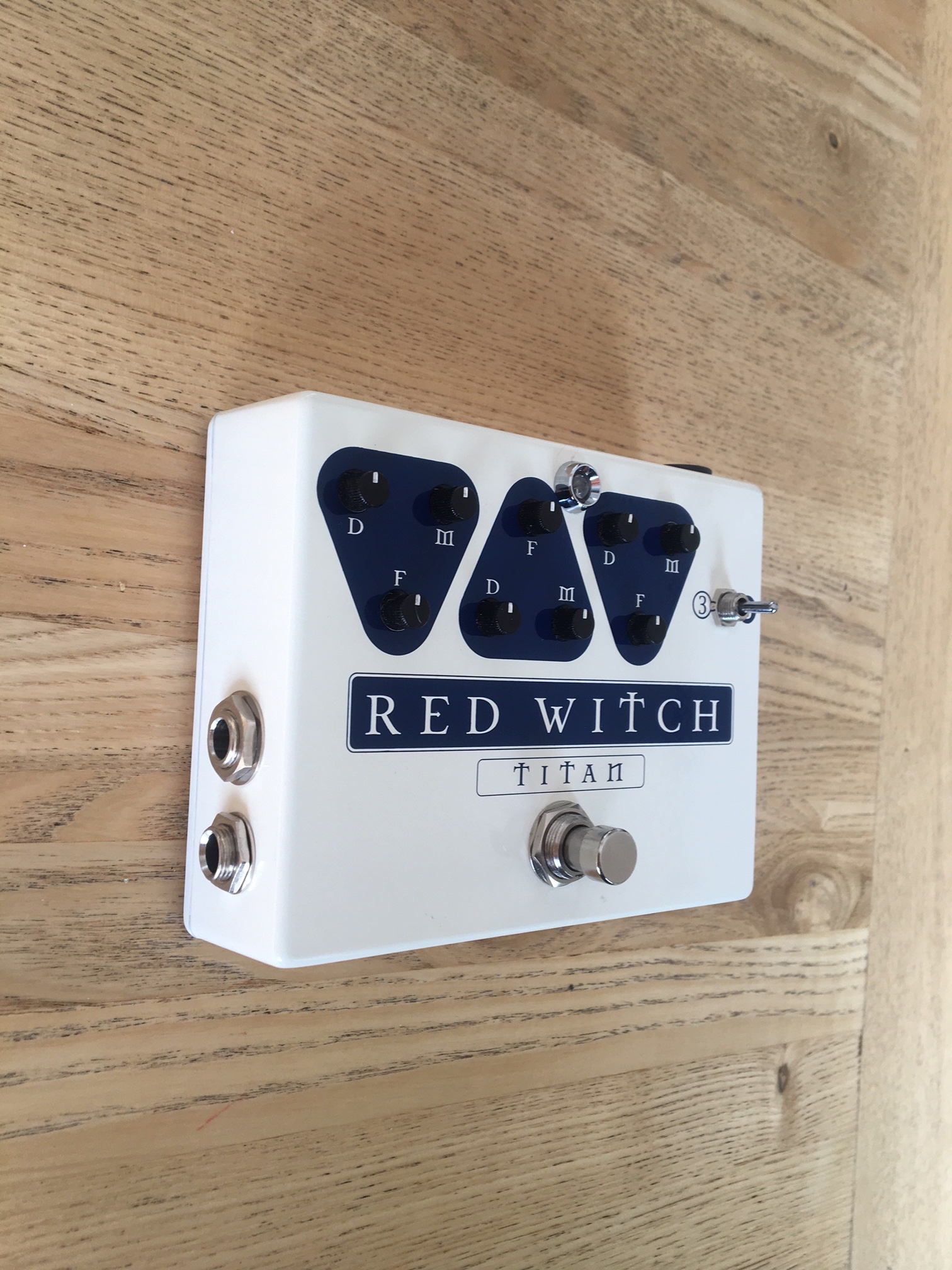 Titan Red Witch Titan Audiofanzine