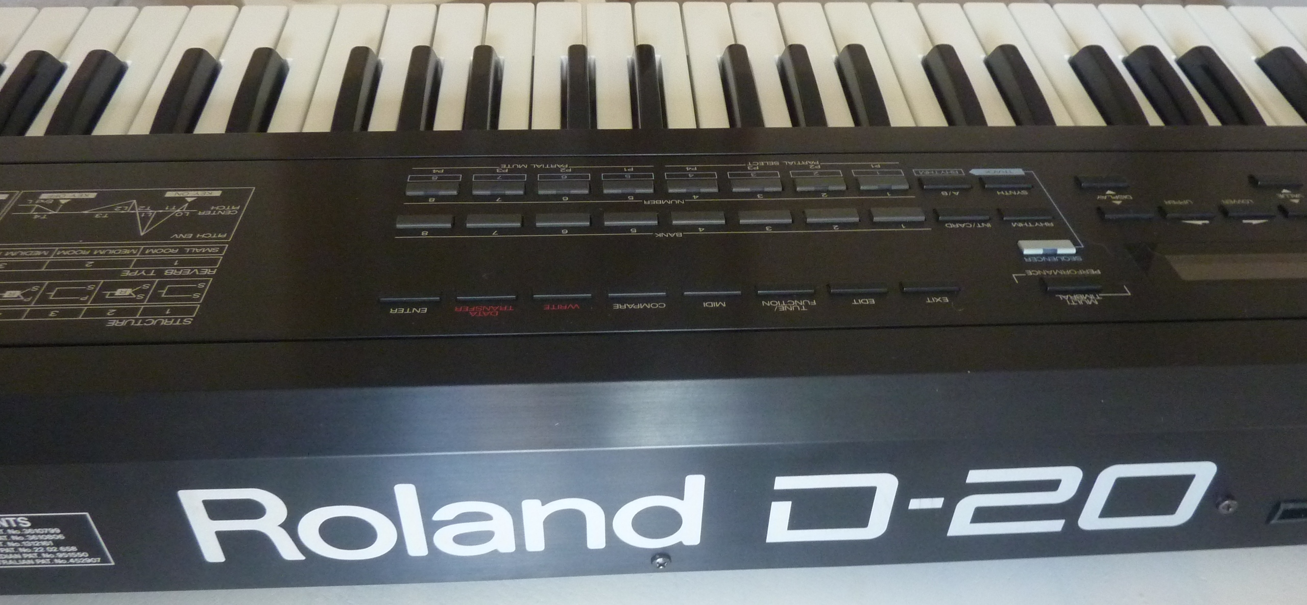 ROLAND D-20 シンセサイザー 61鍵盤 激安特売品 - www.woodpreneurlife.com