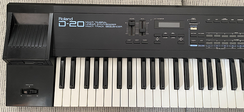 手軽で使いやすいオールインワン・シンセ ローランド(Roland) D
