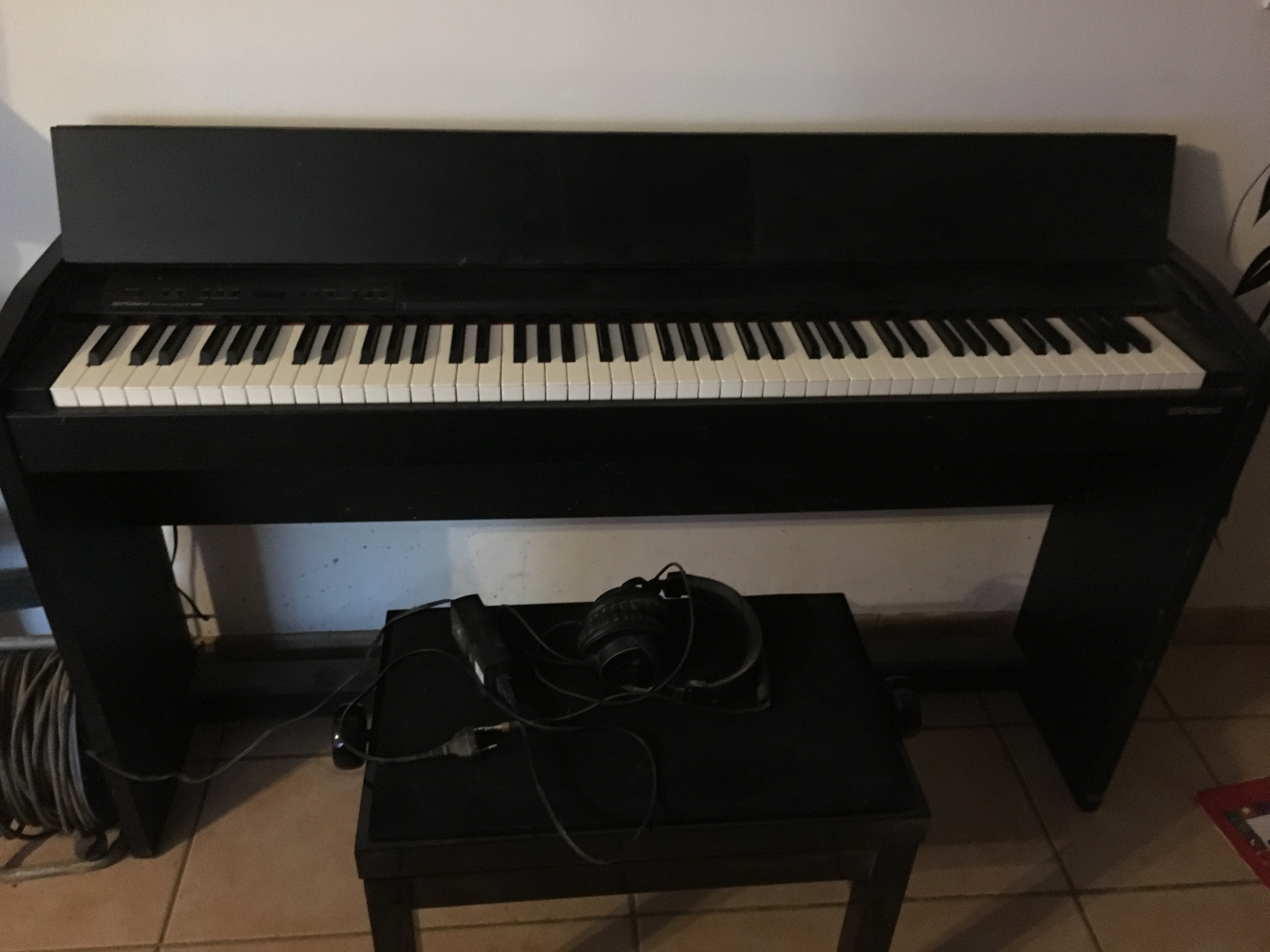 F140R Roland F140R Audiofanzine