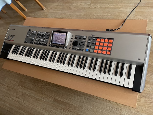 Roland Fantom-X7 - 鍵盤楽器