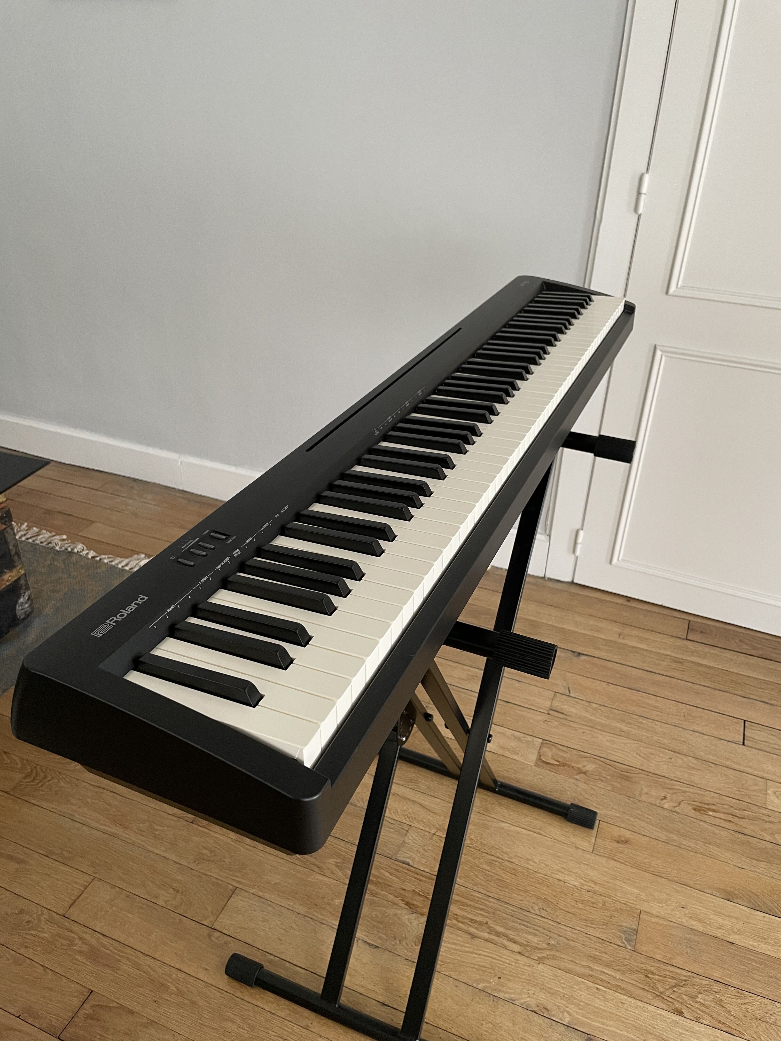 ROLAND HP-330 piano numérique meuble