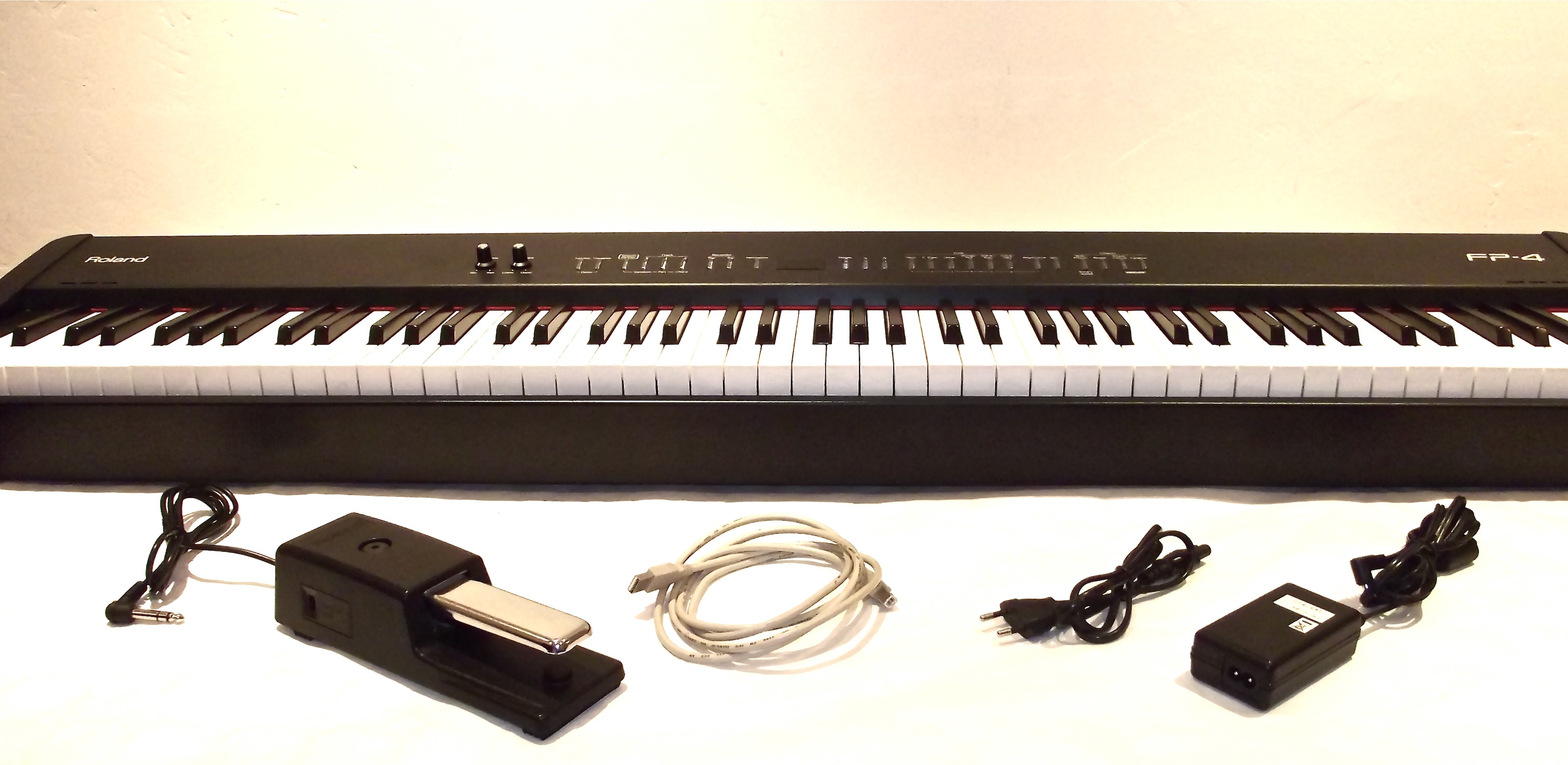 Photo Roland FP4 Roland FP4BK Black (419889) Audiofanzine