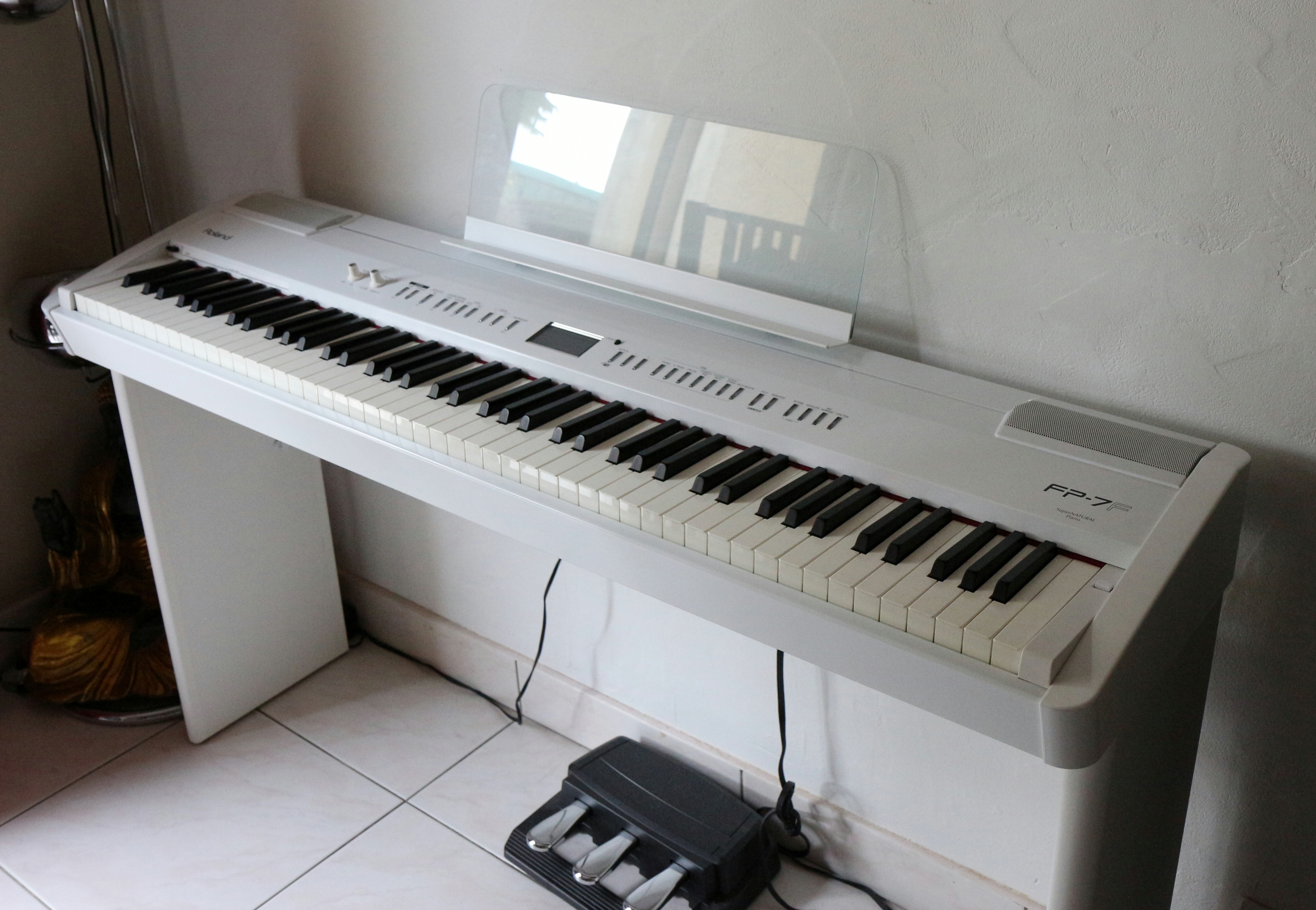 Photo Roland FP7F Roland FP7FWH (823214) Audiofanzine