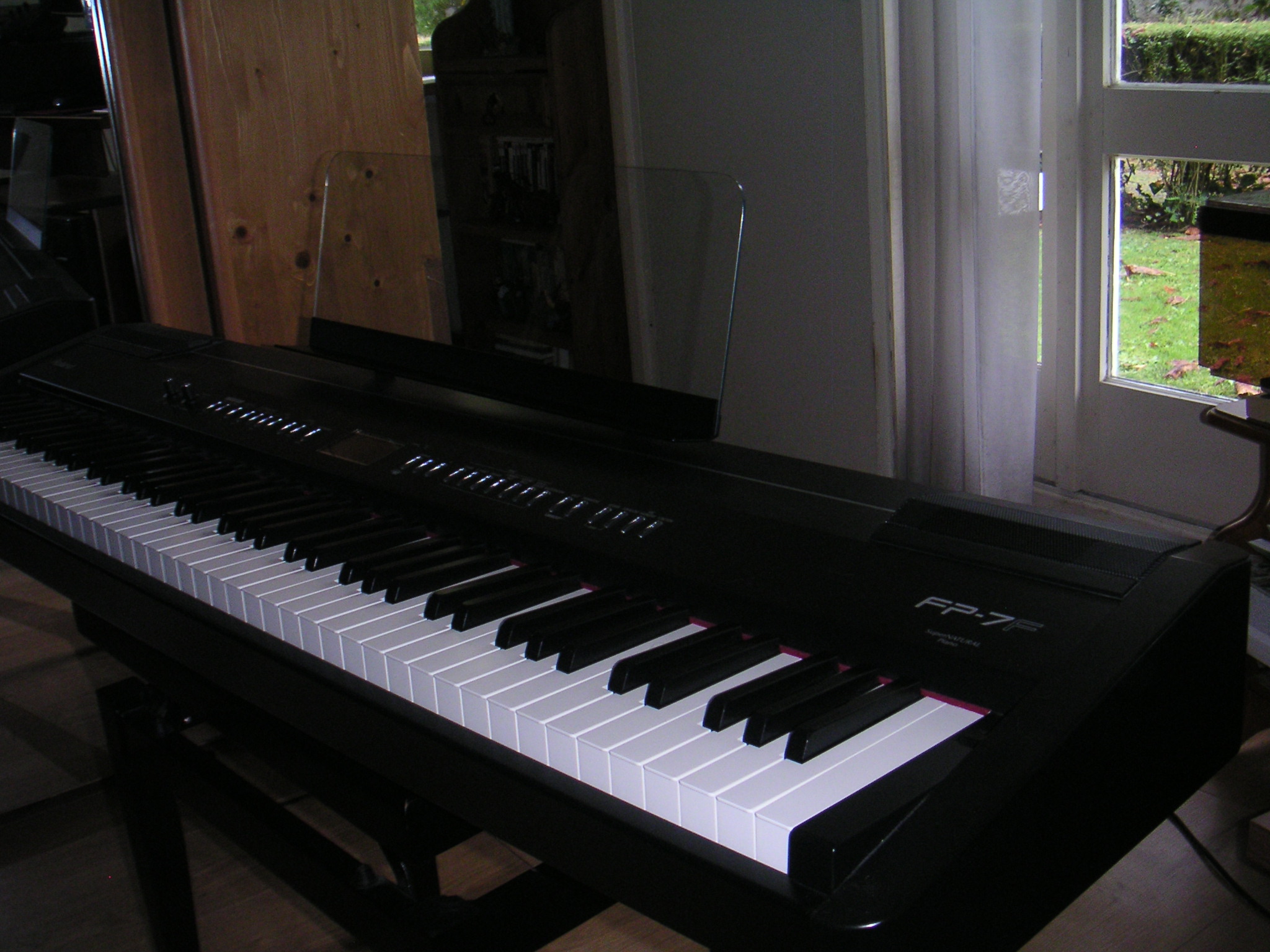 Photo Roland FP7F Roland FP7FBK (939155) Audiofanzine