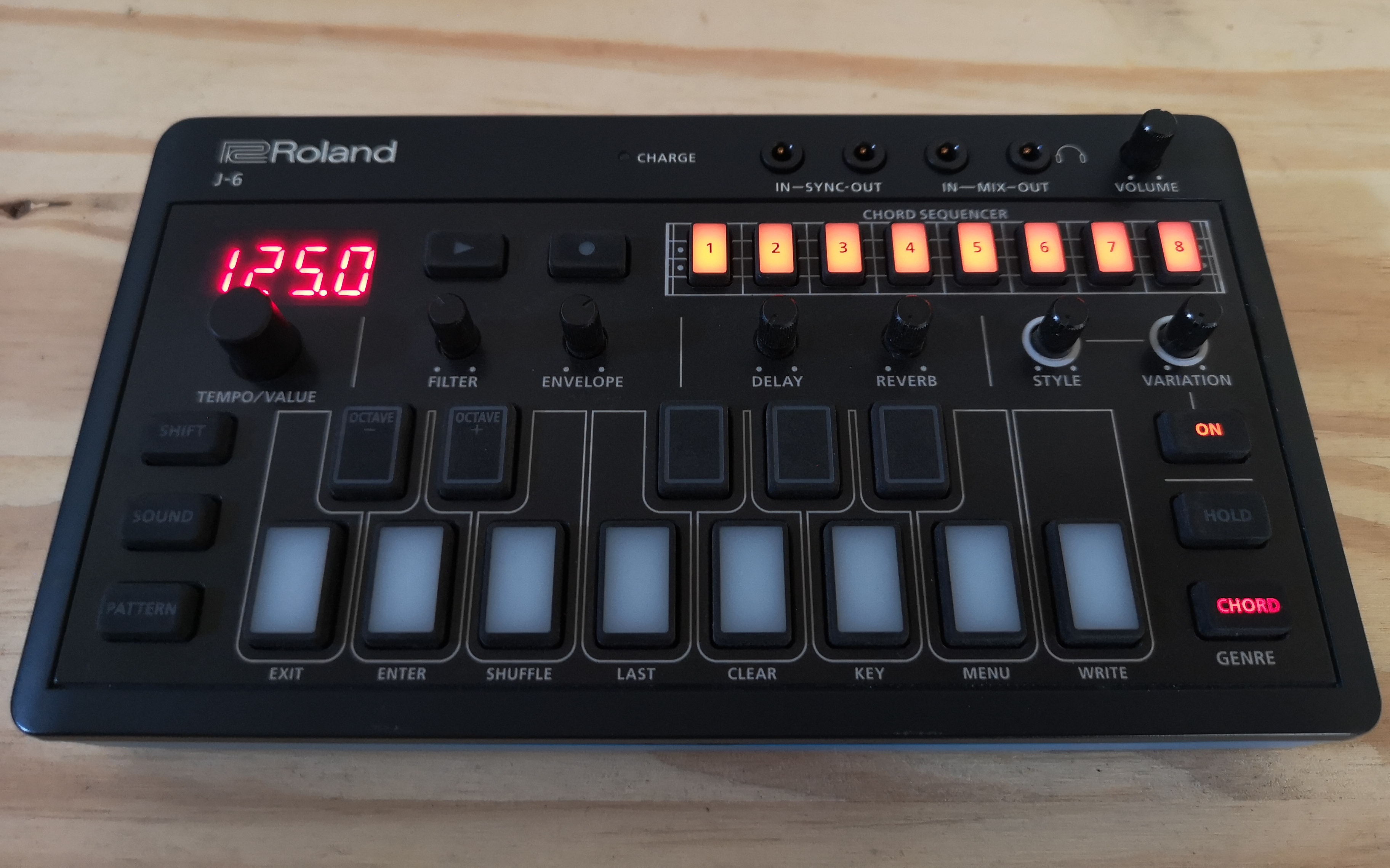 Roland J-6 (Centre) - Audiofanzine