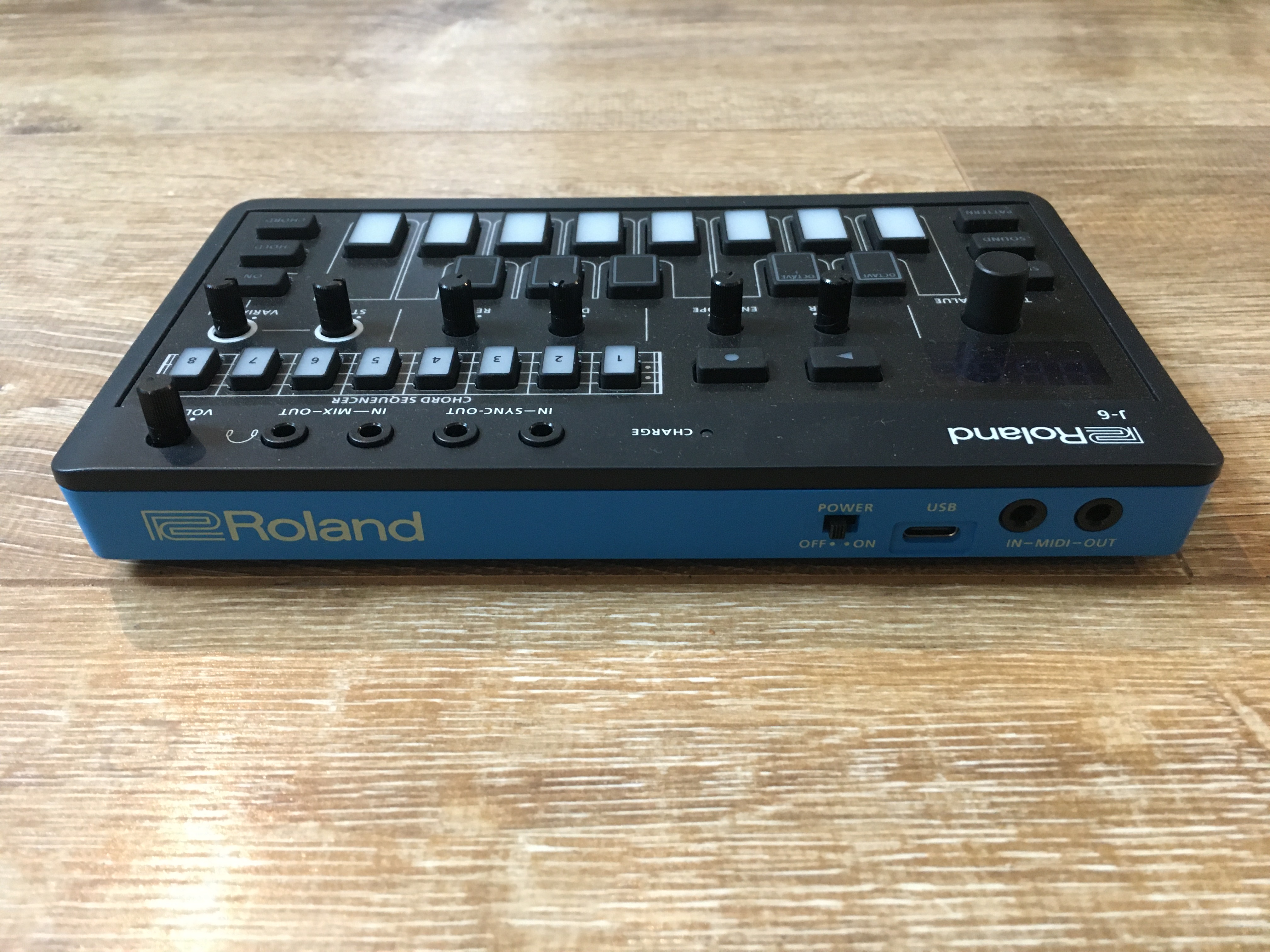 J-6 Chord Synthesizer - Roland J-6 Chord Synthesizer - Audiofanzine
