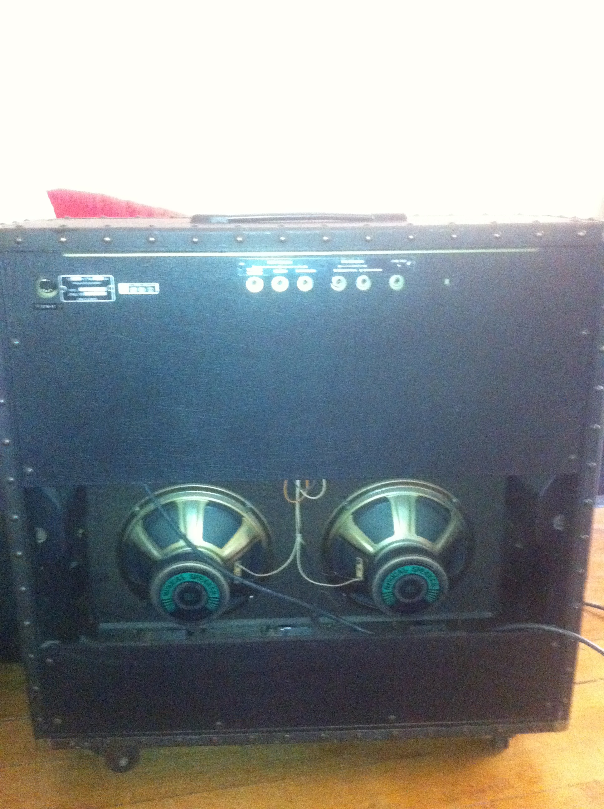 JAZZ CHORUS JC160 Roland Jazz Chorus JC160 Audiofanzine