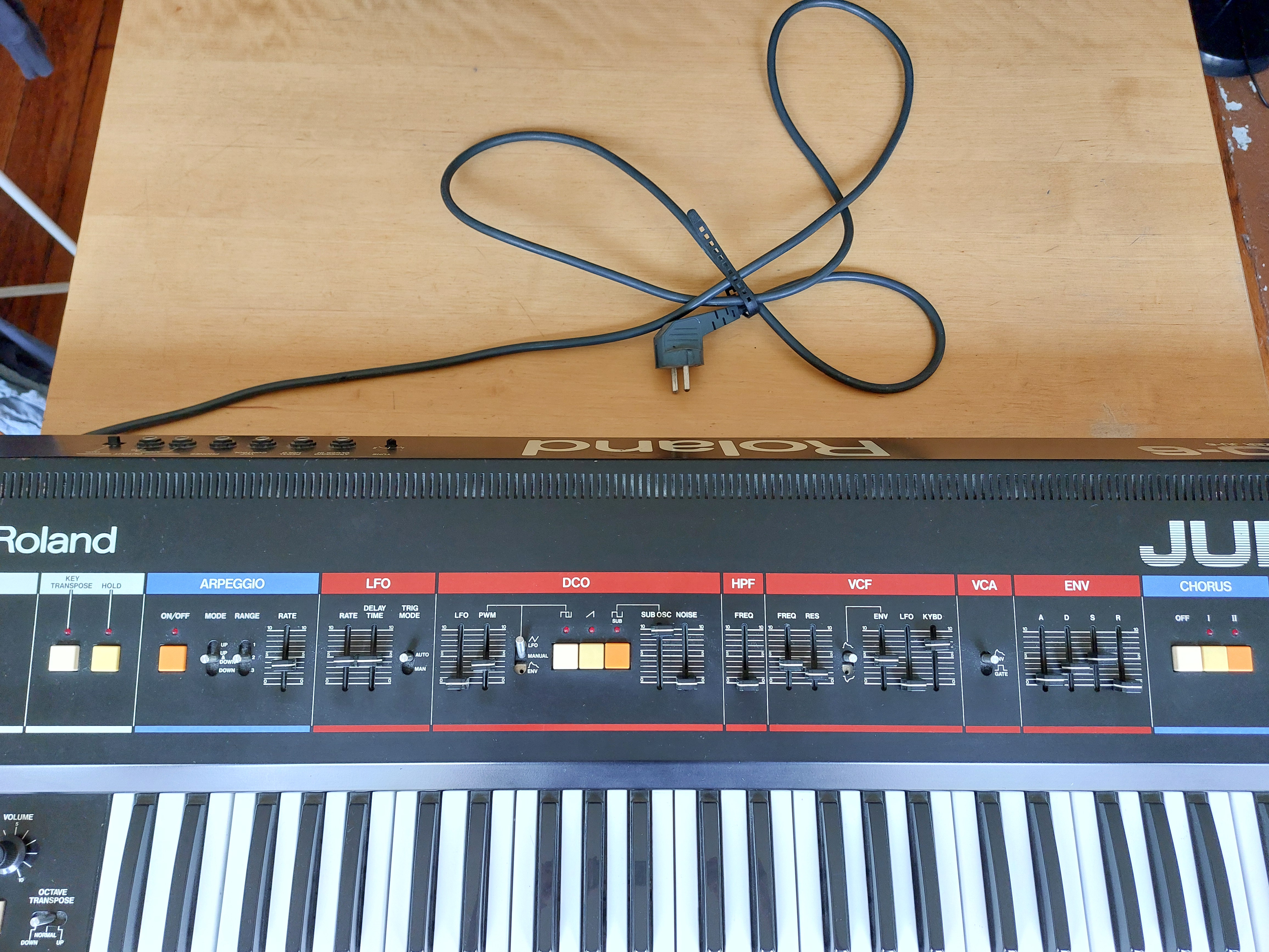 JUNO-6 - Roland JUNO-6 - Audiofanzine