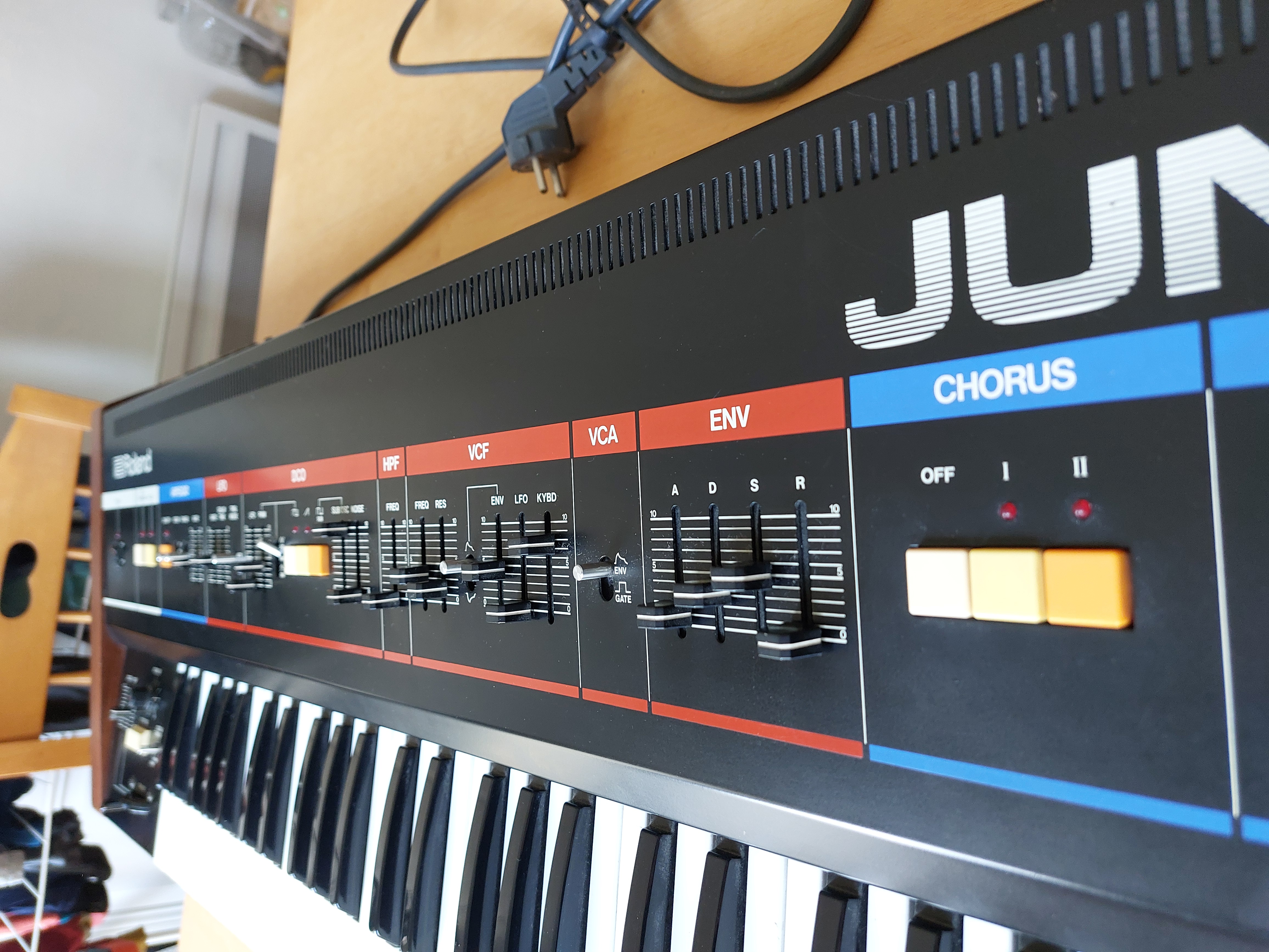 JUNO-6 - Roland JUNO-6 - Audiofanzine