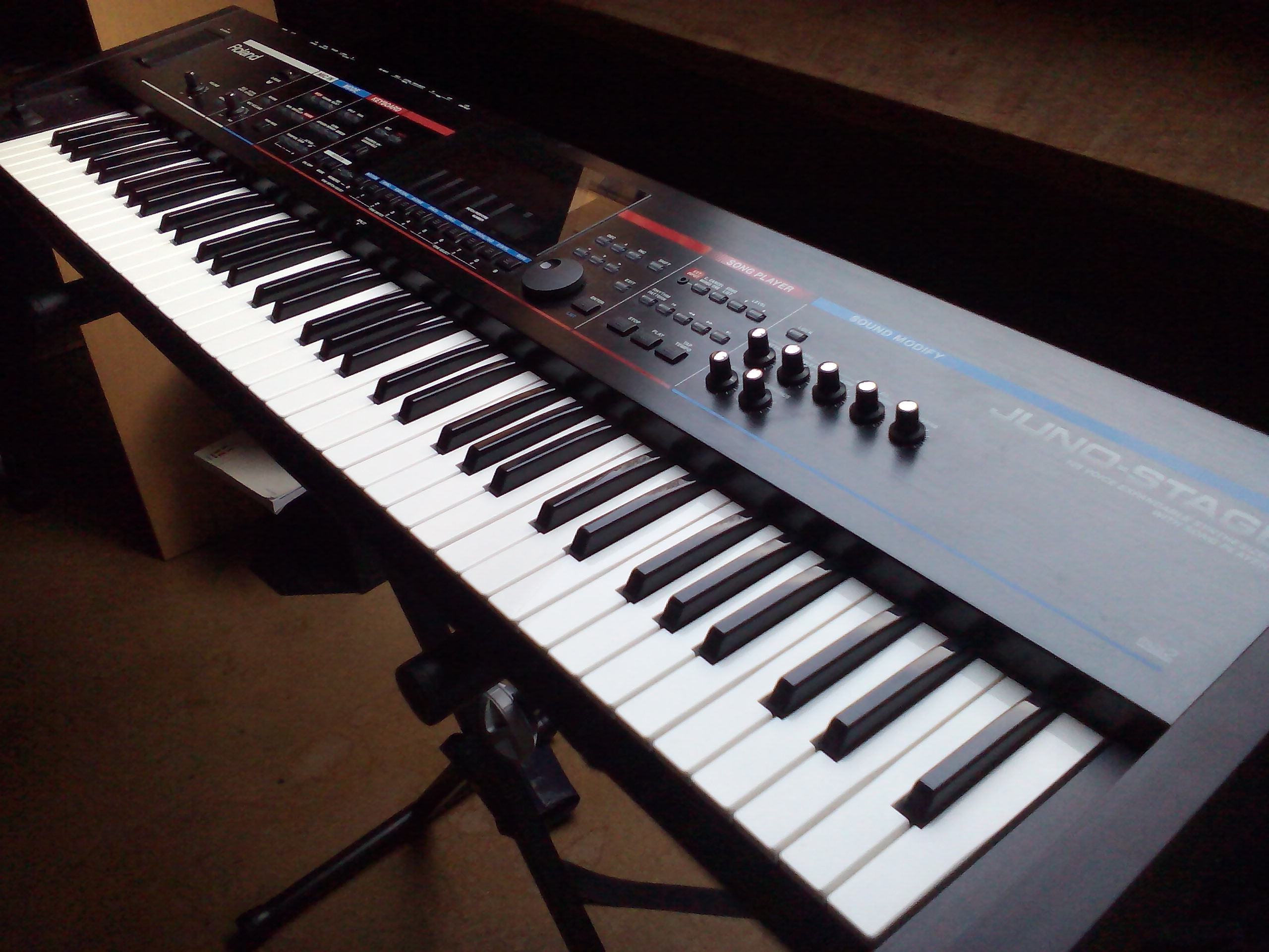 JUNOSTAGE Roland JUNOStage Audiofanzine