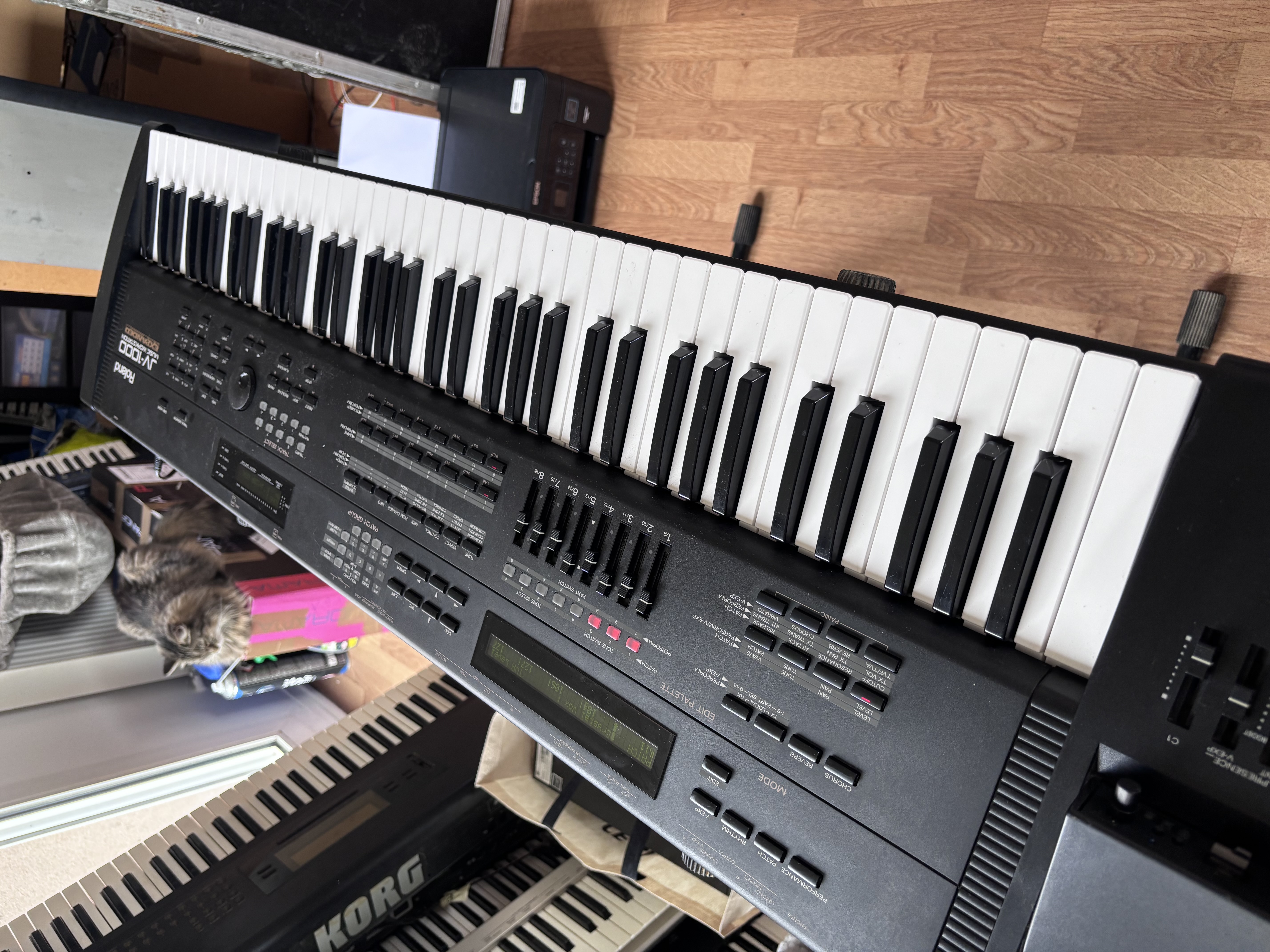 ローランド　JV-1000 Roland JV-1000 | Vintage Synth Explorer
