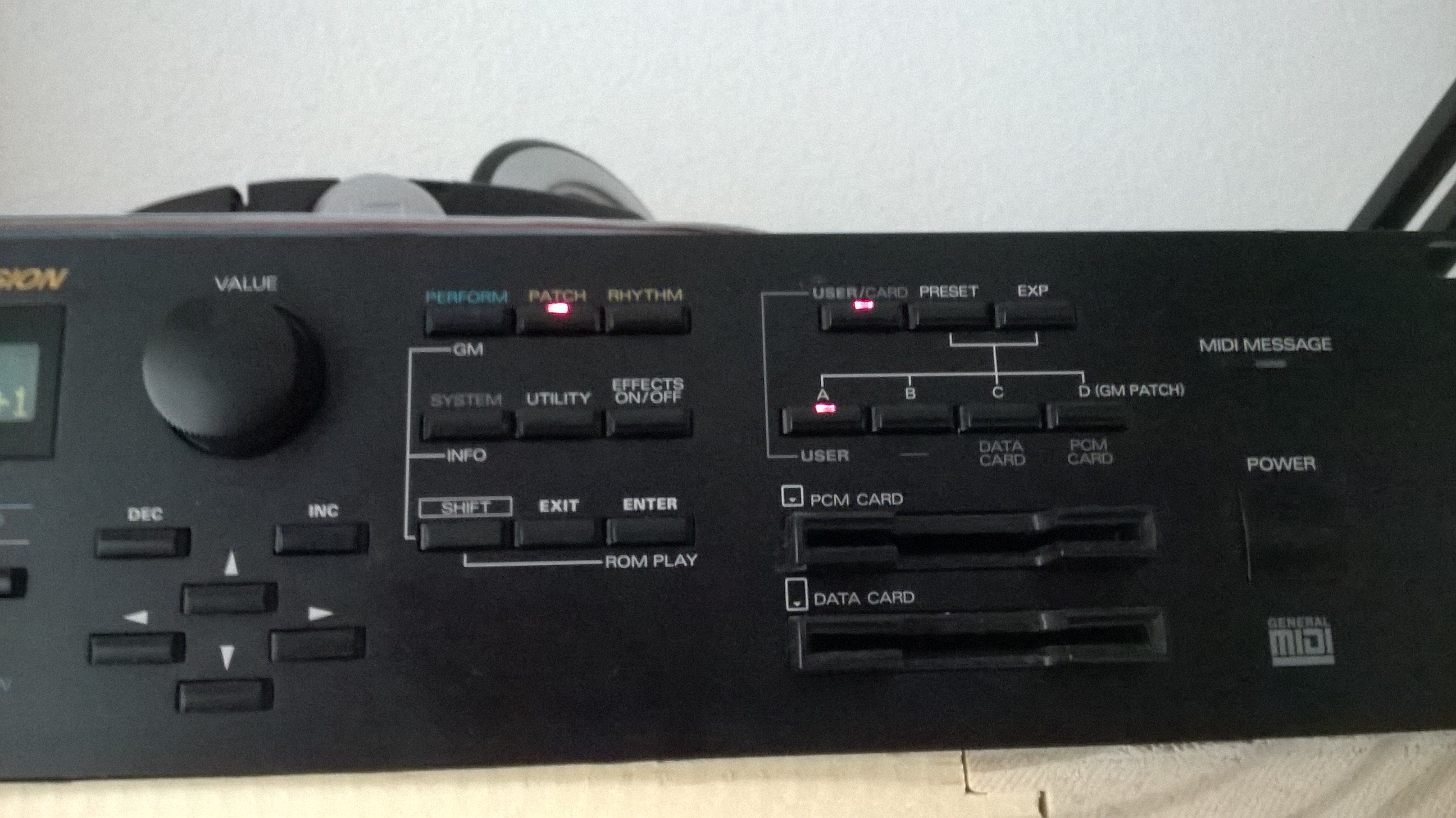 Roland JV1080 image (1001132) Audiofanzine