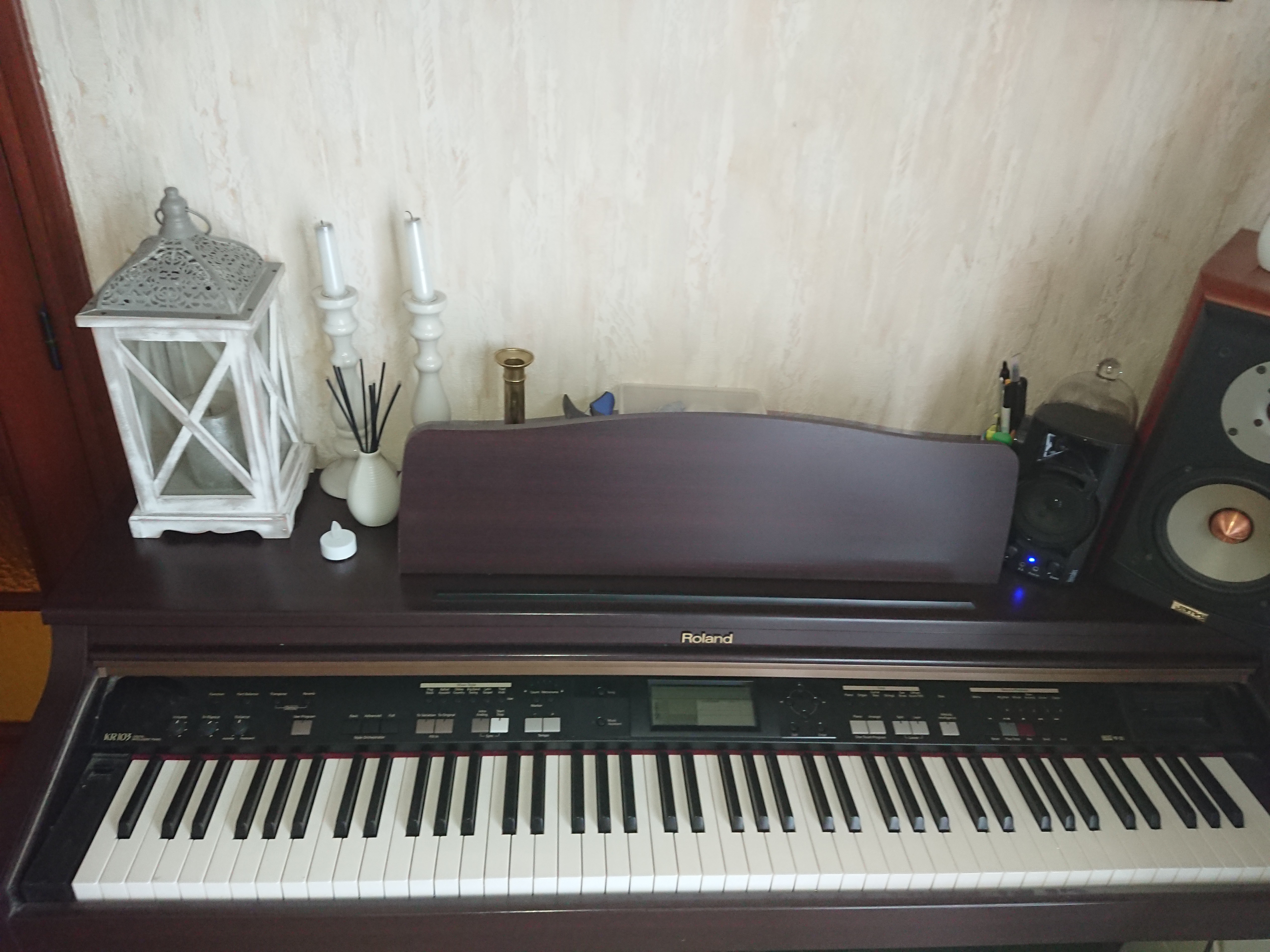 roland kr 103 digital piano