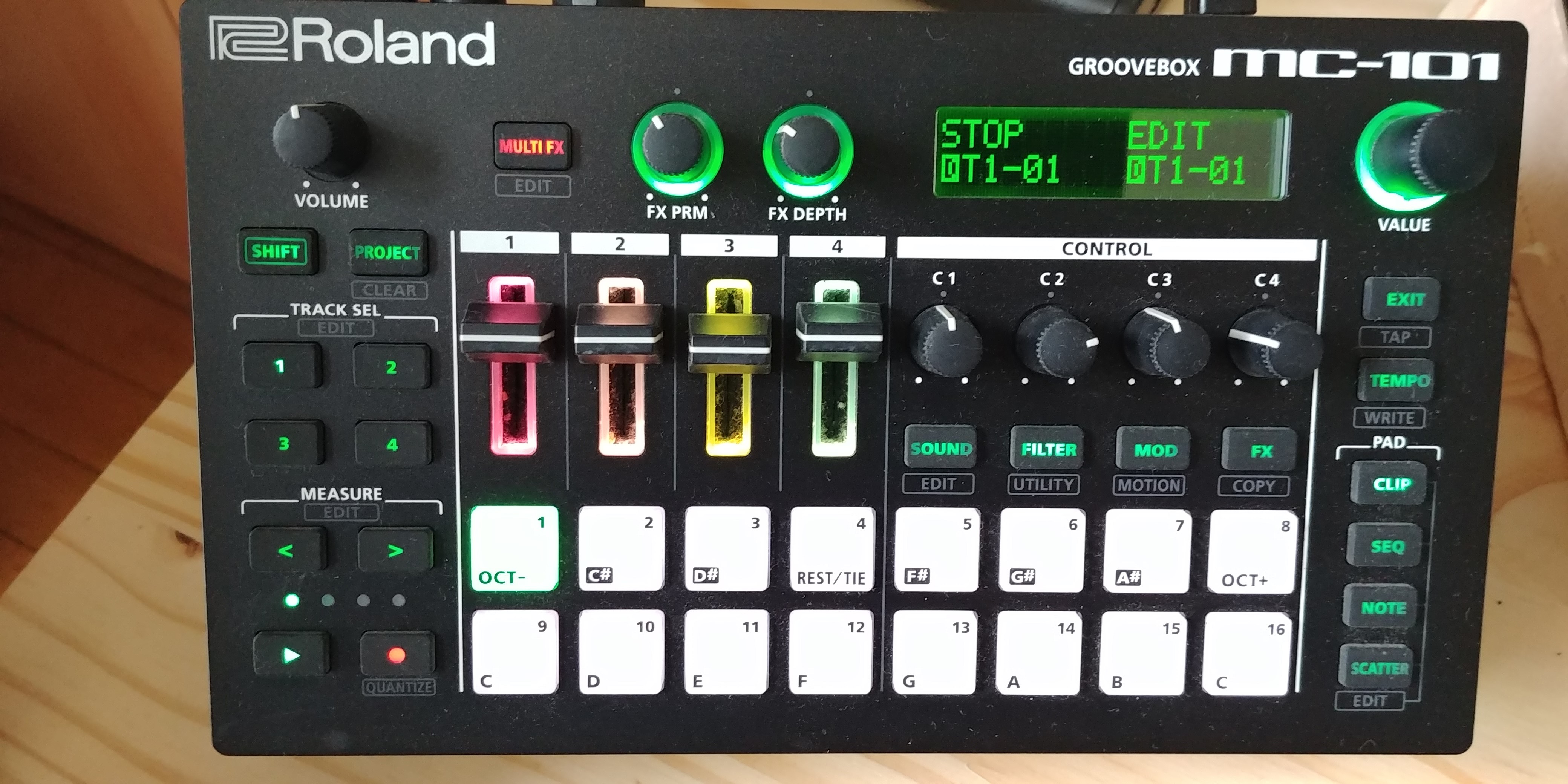 MC-101 - Roland MC-101 - Audiofanzine