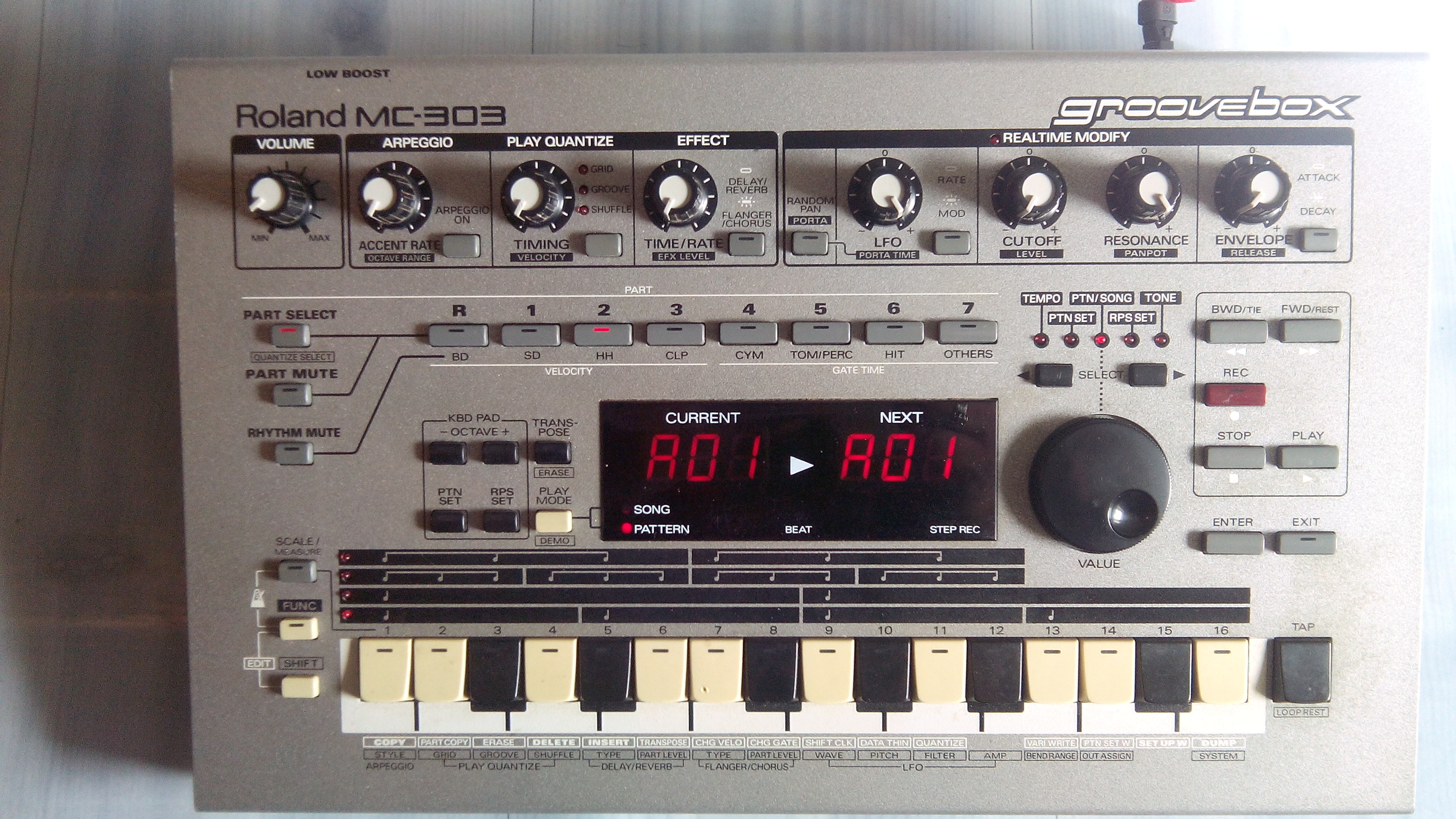 Roland MC303 image (944688) Audiofanzine
