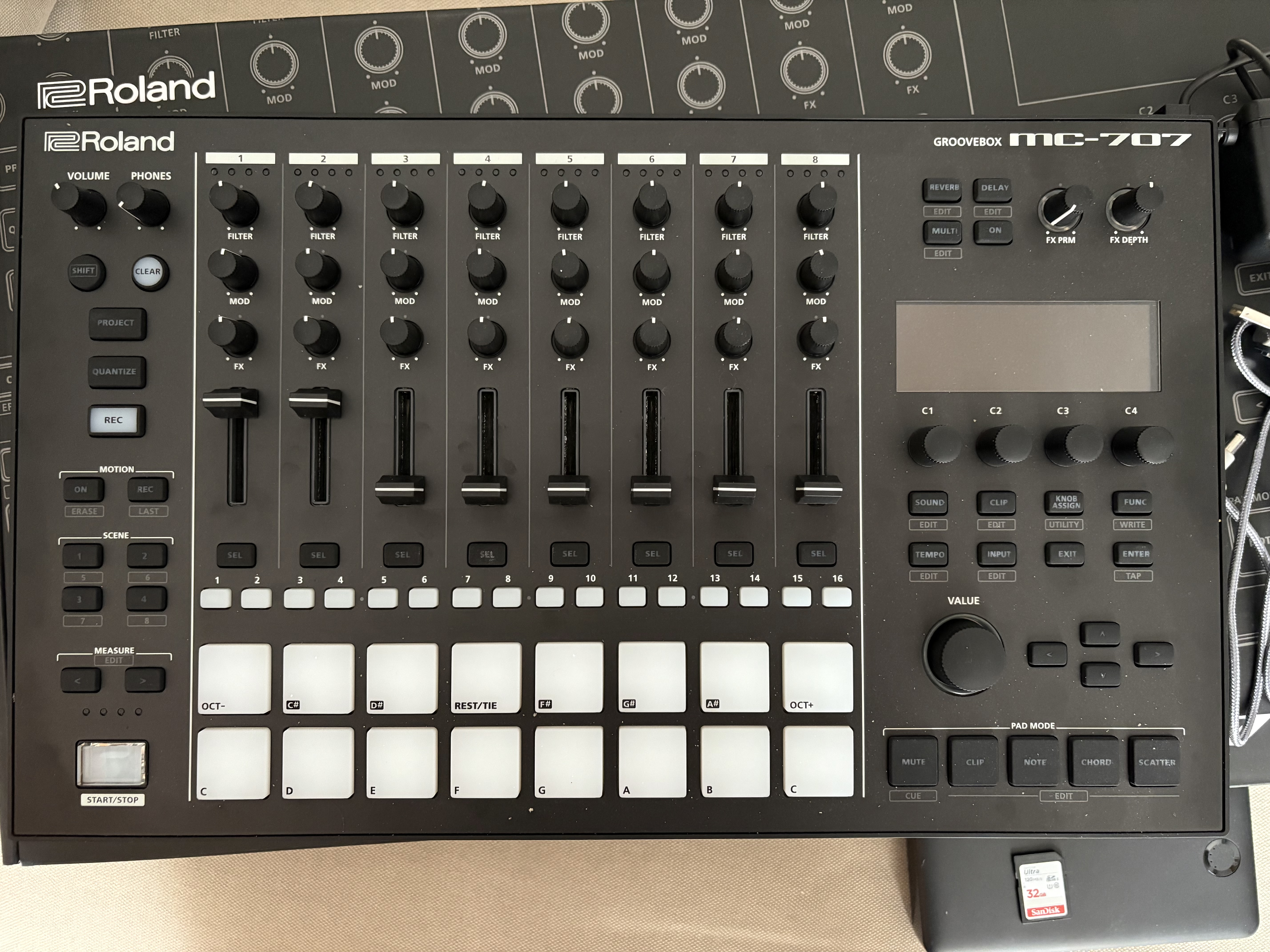 MC-707 - Roland MC-707 - Audiofanzine