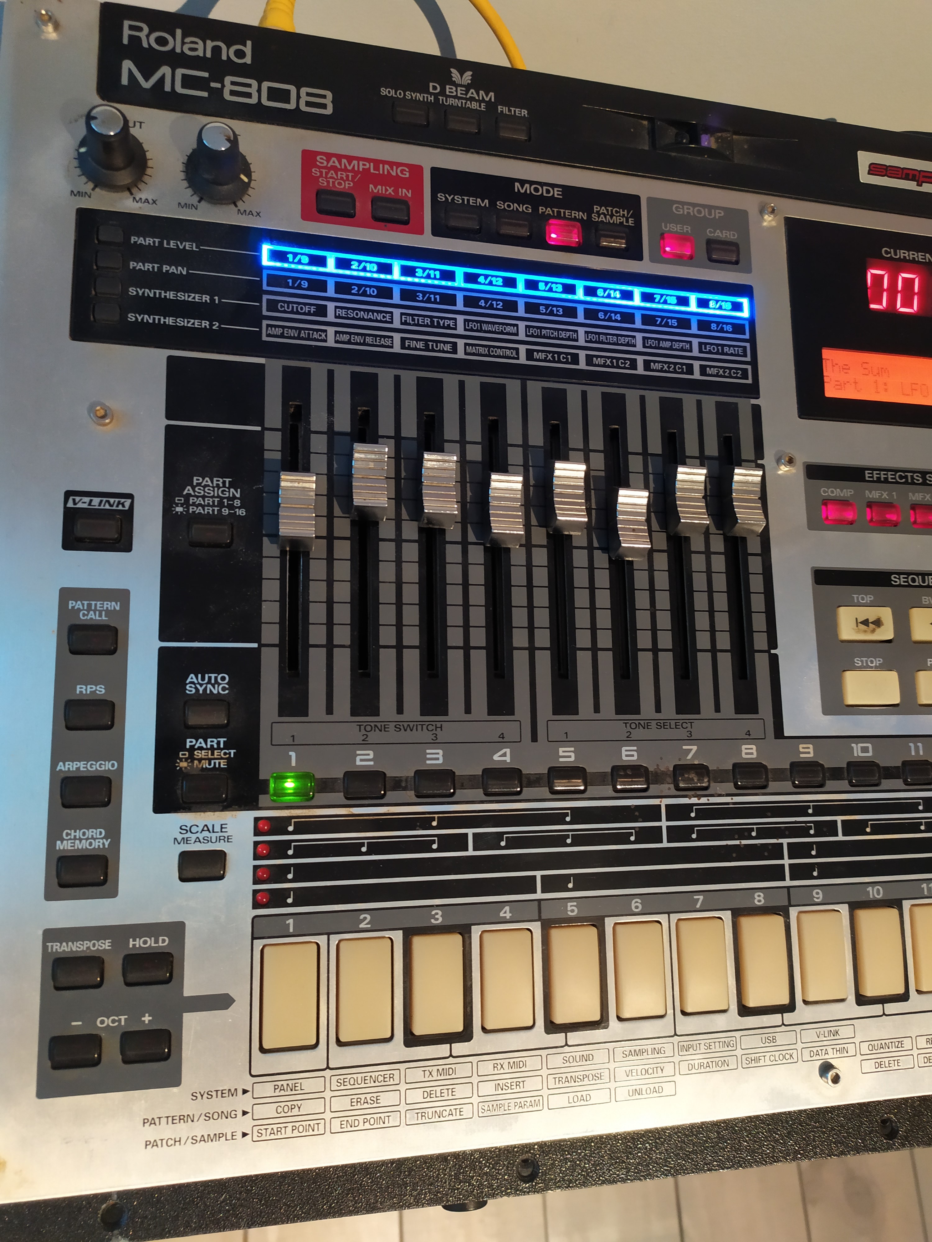 MC808 Roland MC808 Audiofanzine