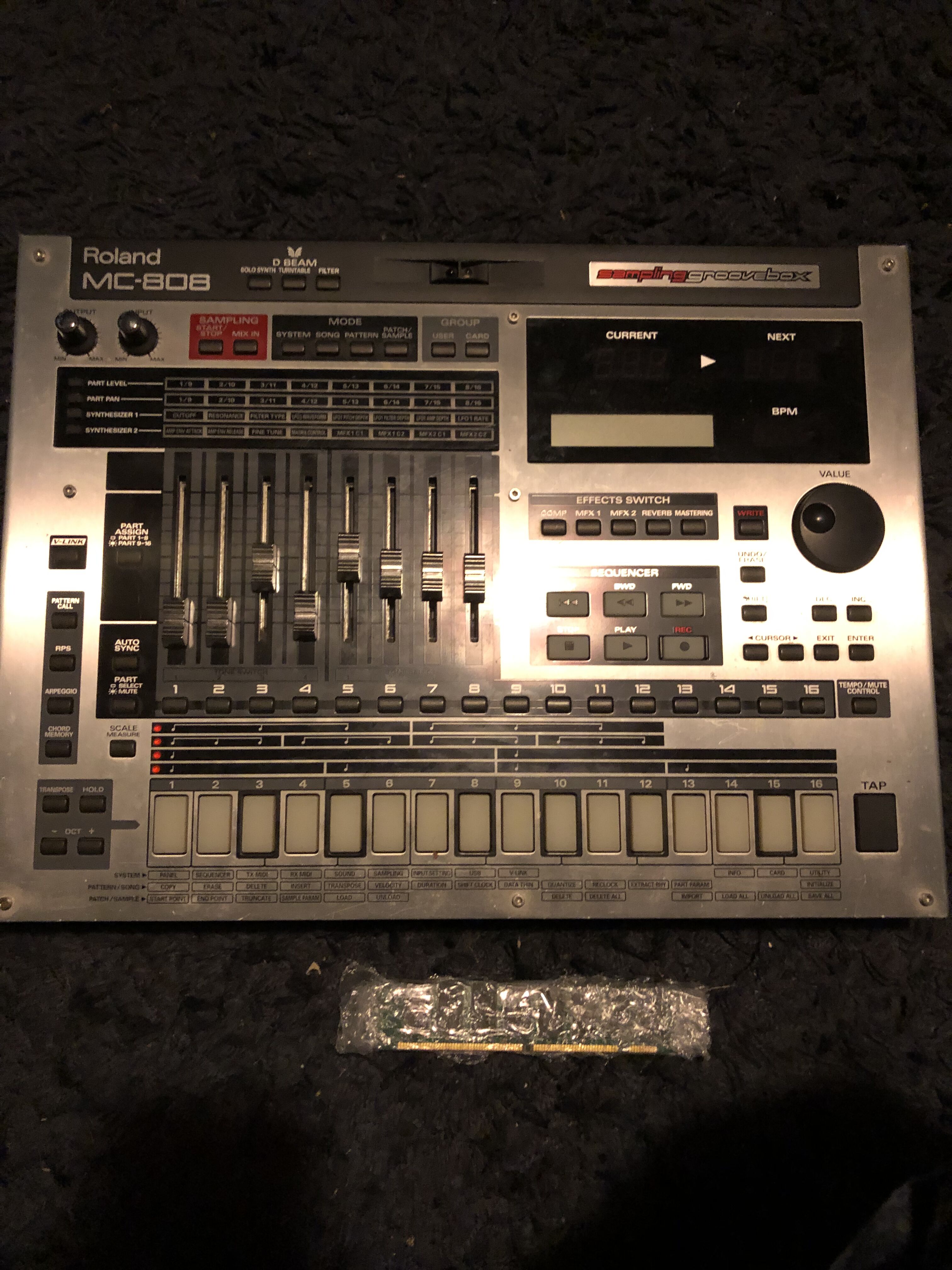 MC808 Roland MC808 Audiofanzine