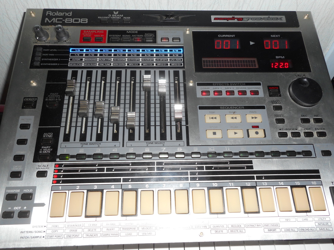 MC808 Roland MC808 Audiofanzine