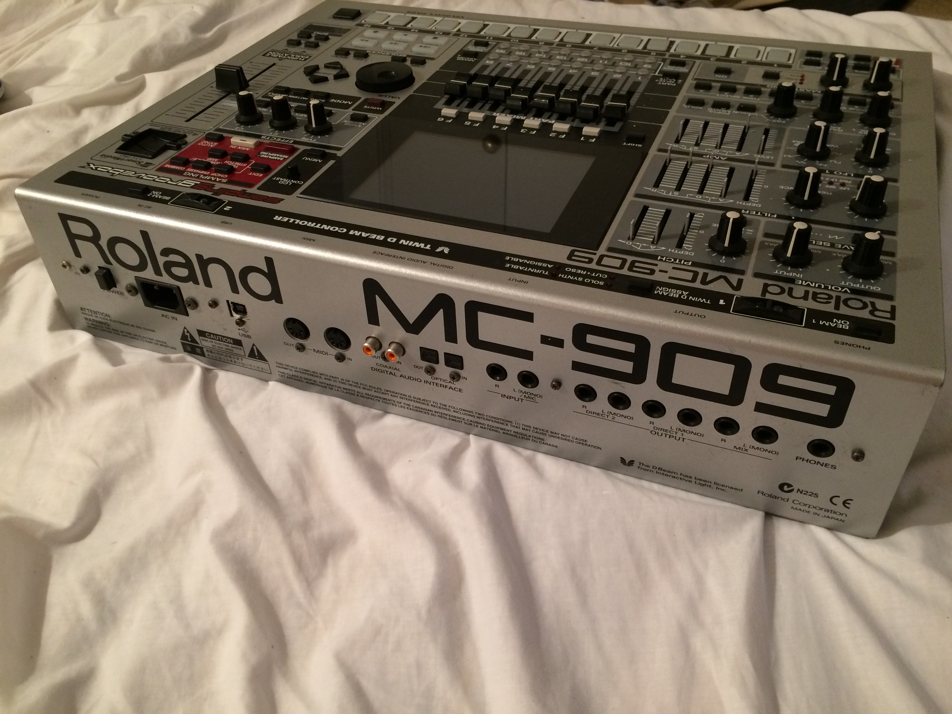 Roland MC-909 Sampling Groovebox image (#1815301) - Audiofanzine