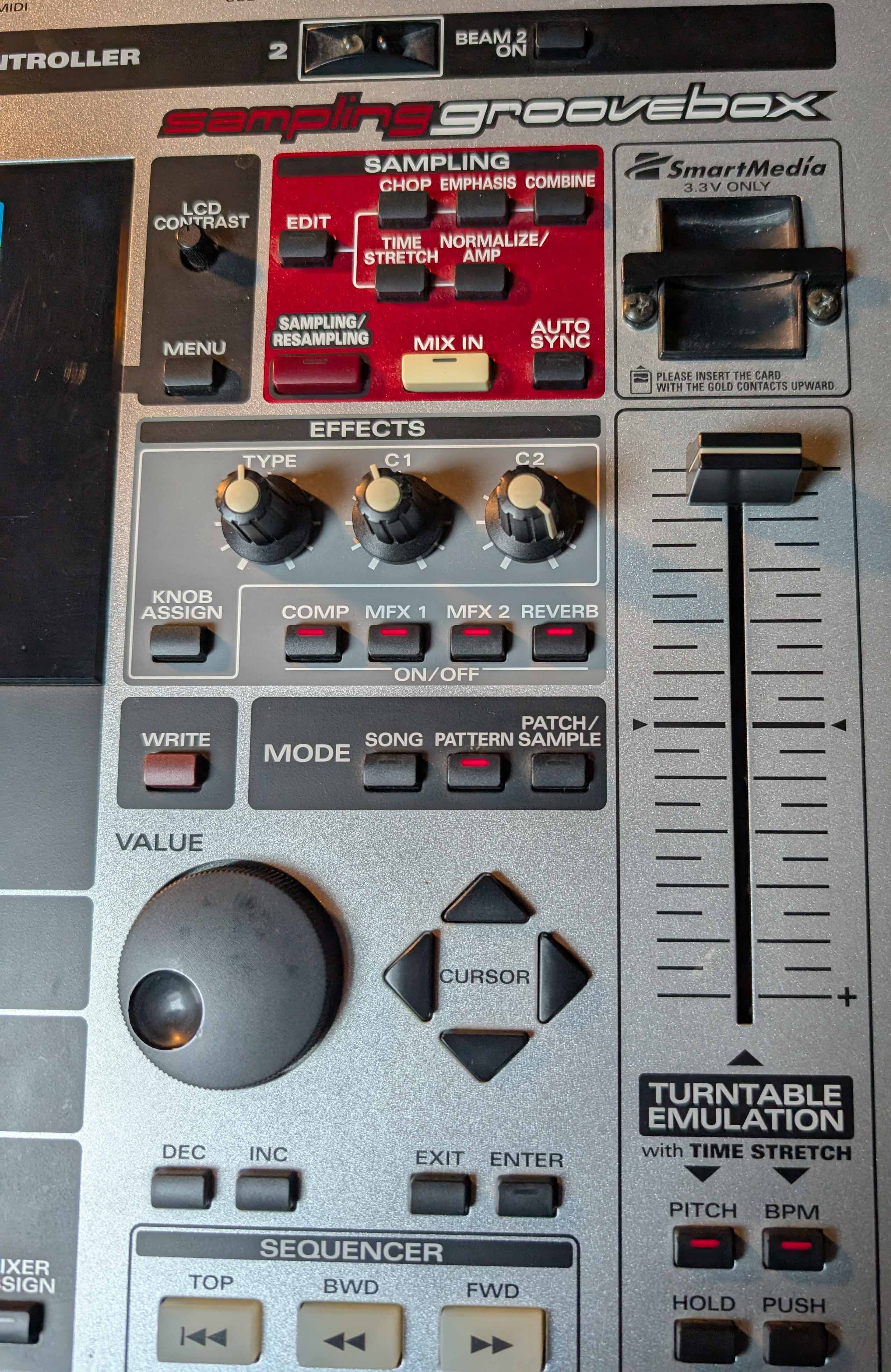 MC-909 Sampling Groovebox - Roland MC-909 Sampling Groovebox
