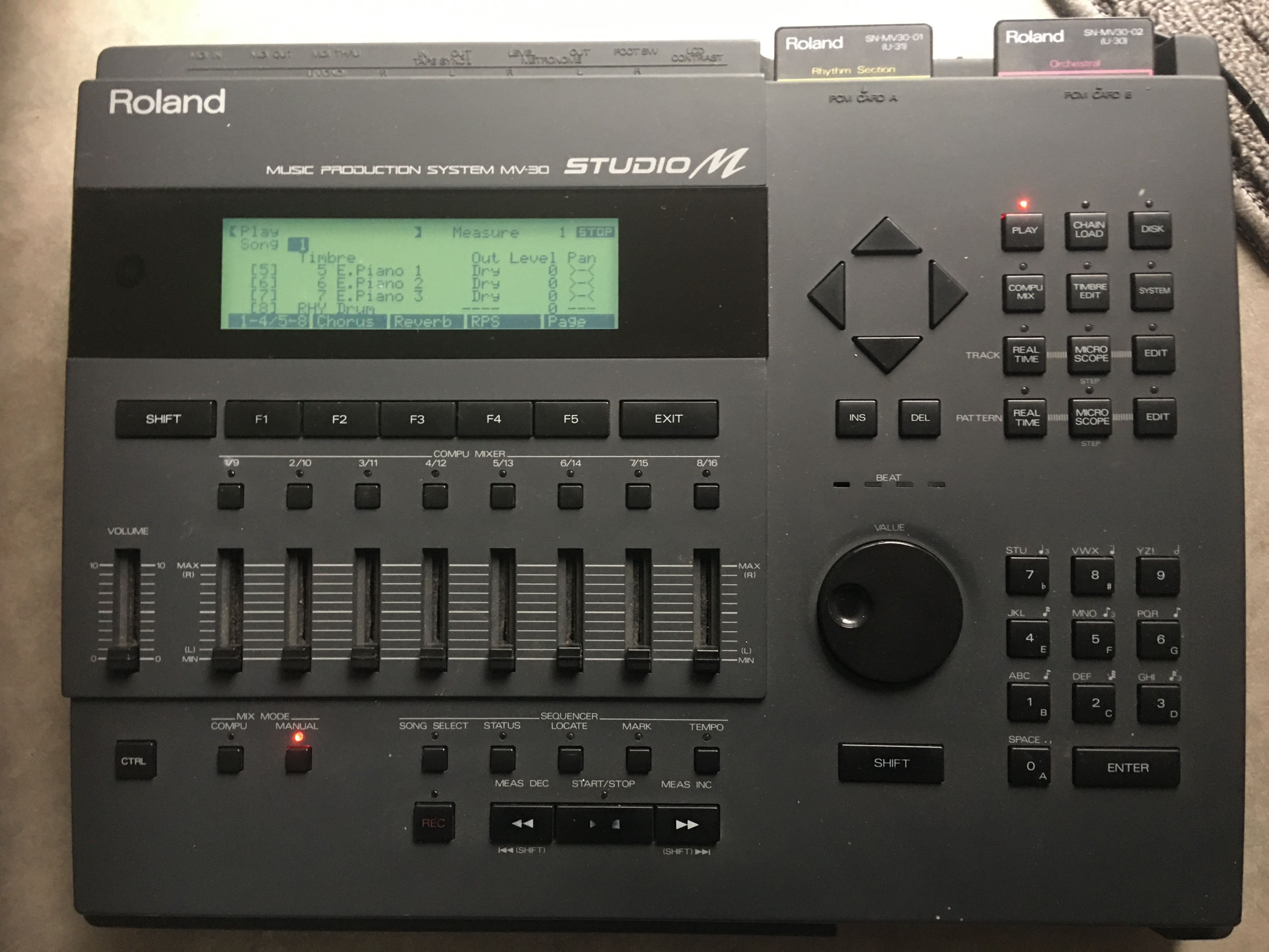 MV 30 - Roland MV 30 - Audiofanzine
