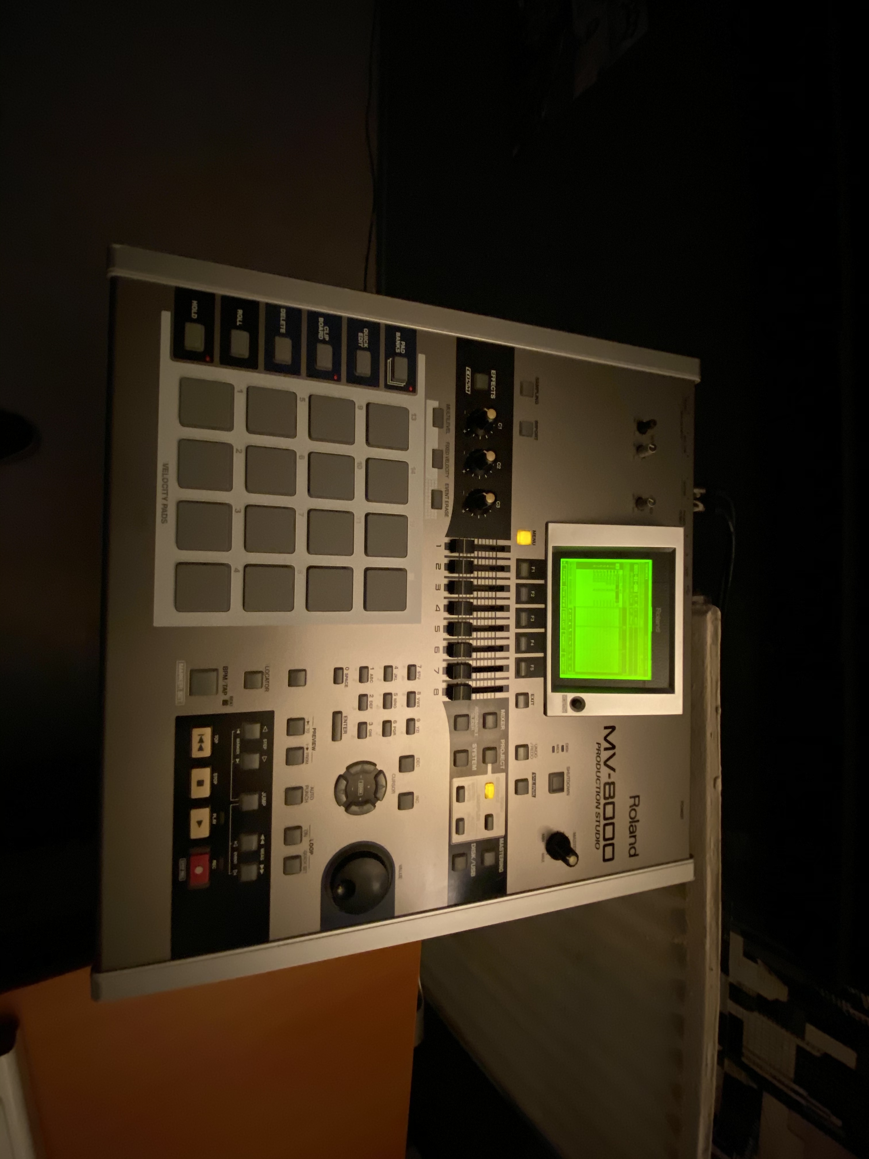 MV8000 v3 Roland MV8000 v3 Audiofanzine