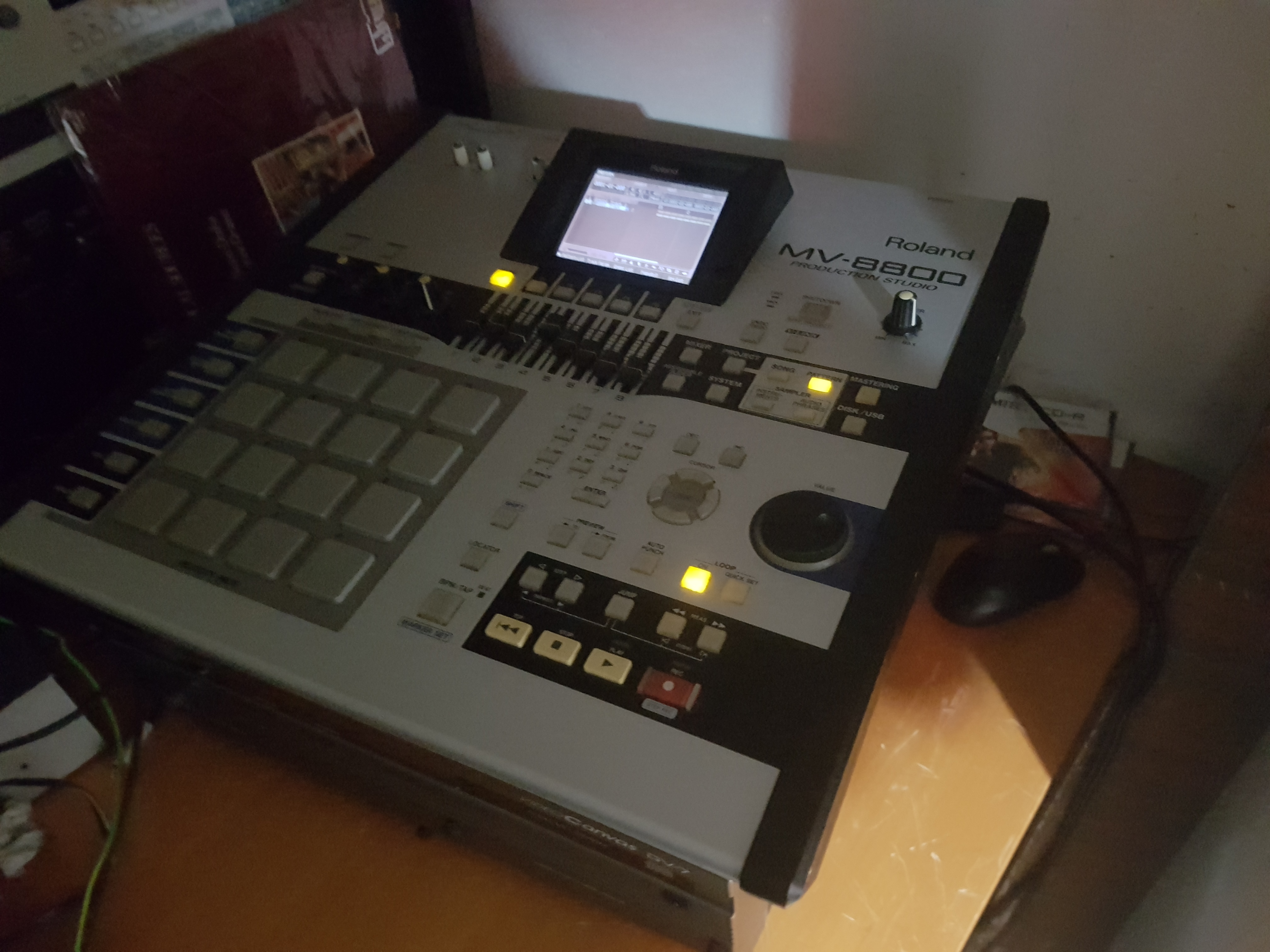 MV-8800 - Roland MV-8800 - Audiofanzine