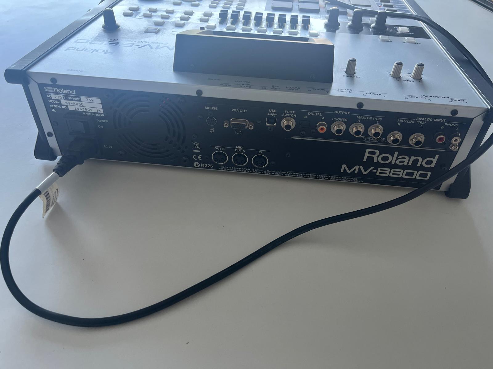 MV-8800 - Roland MV-8800 - Audiofanzine