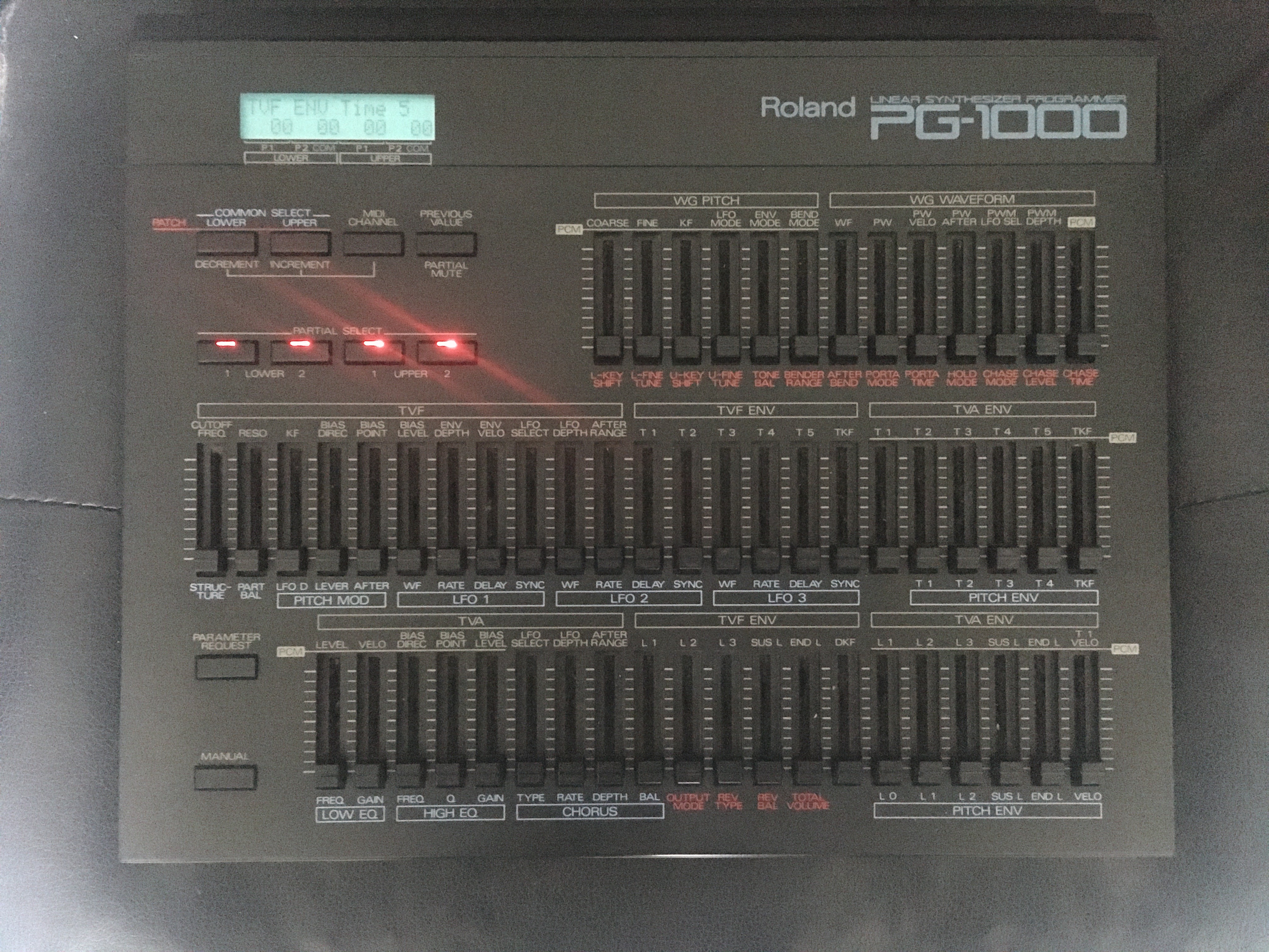 roland-pg-1000-synth-programmer-3069044.jpg