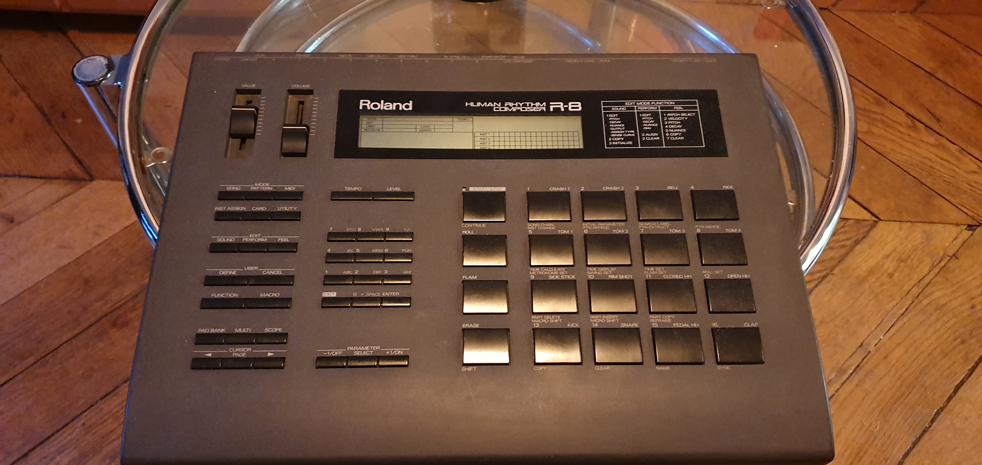 r-8-roland-r-8-audiofanzine