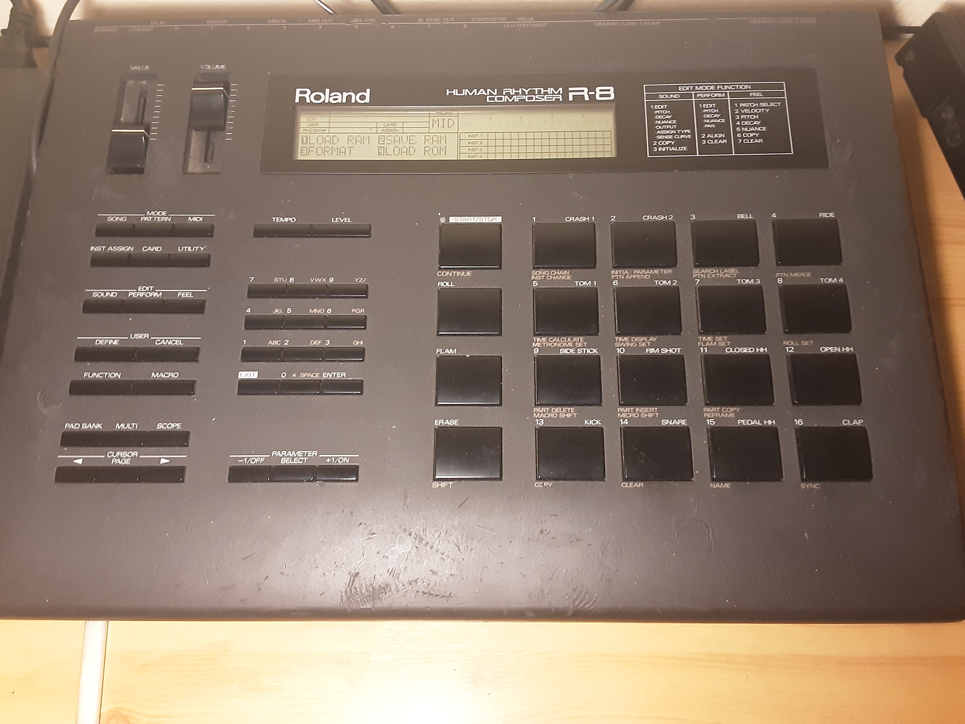Roland R 8 M R-8 - Roland R-8 - Audiofanzine