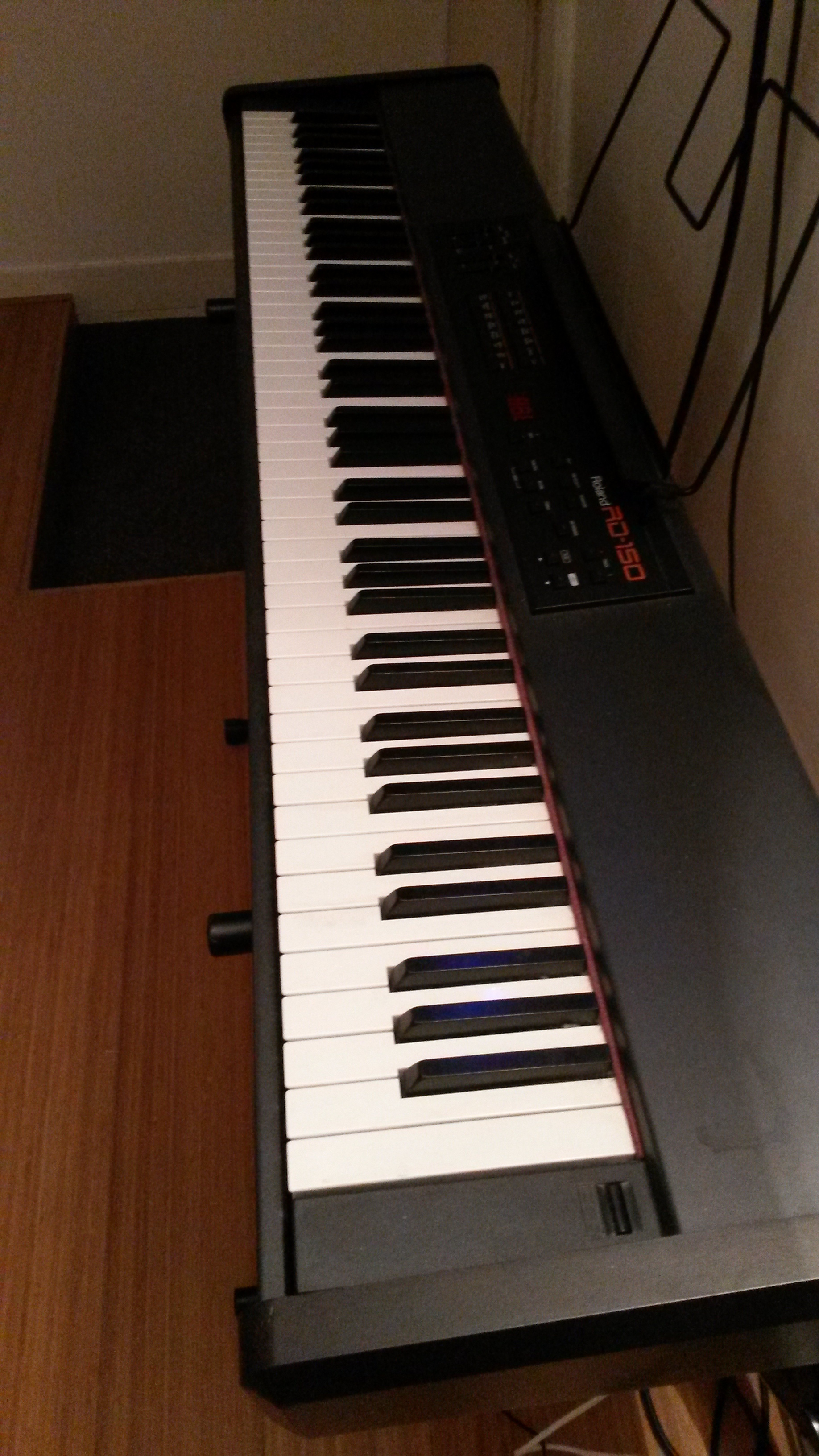 Photo Roland RD150 Roland RD150 (82160) (825115) Audiofanzine