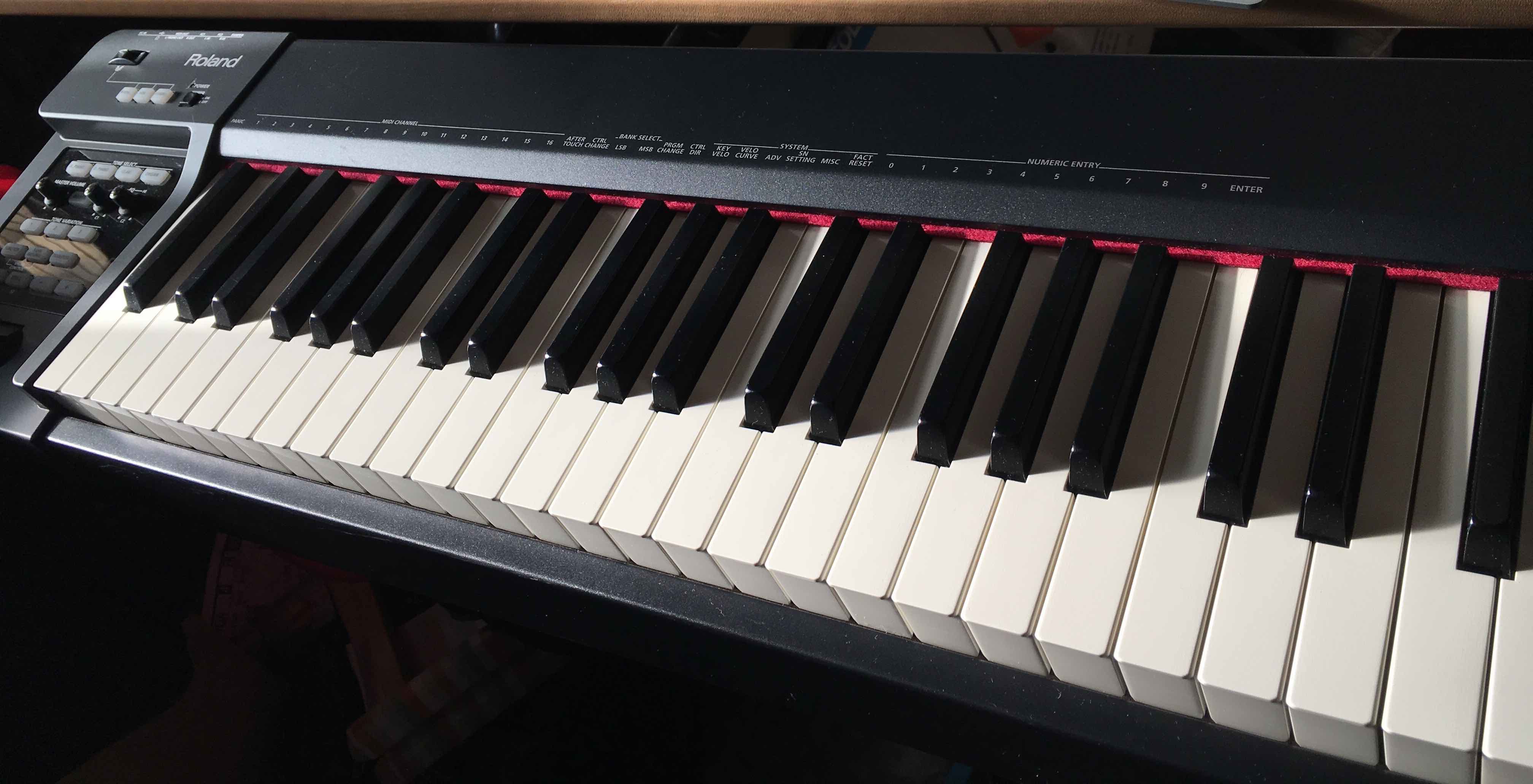 RD64 Roland RD64 Audiofanzine