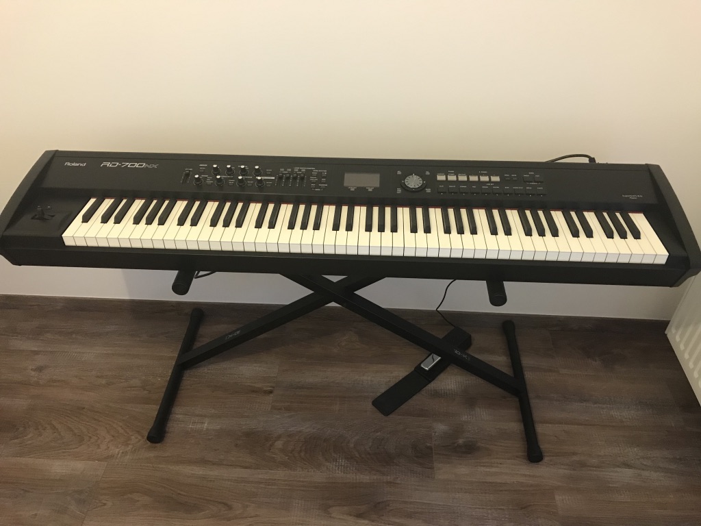 Roland RD700NX Audiofanzine