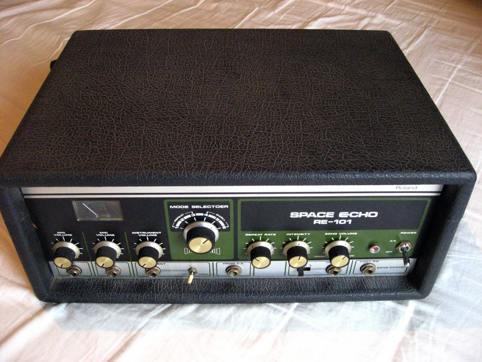 Photo Roland RE101 Space Echo Roland RE101 Space Echo (52538) (829696) Audiofanzine