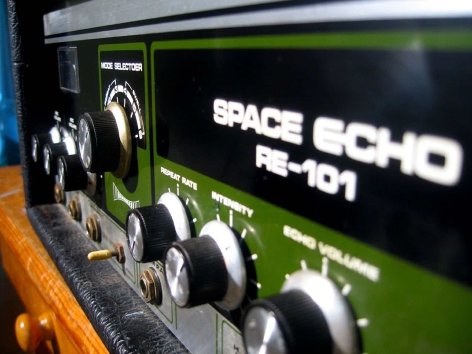 Photo Roland RE201 Space Echo Roland RE201 Space Echo (46306